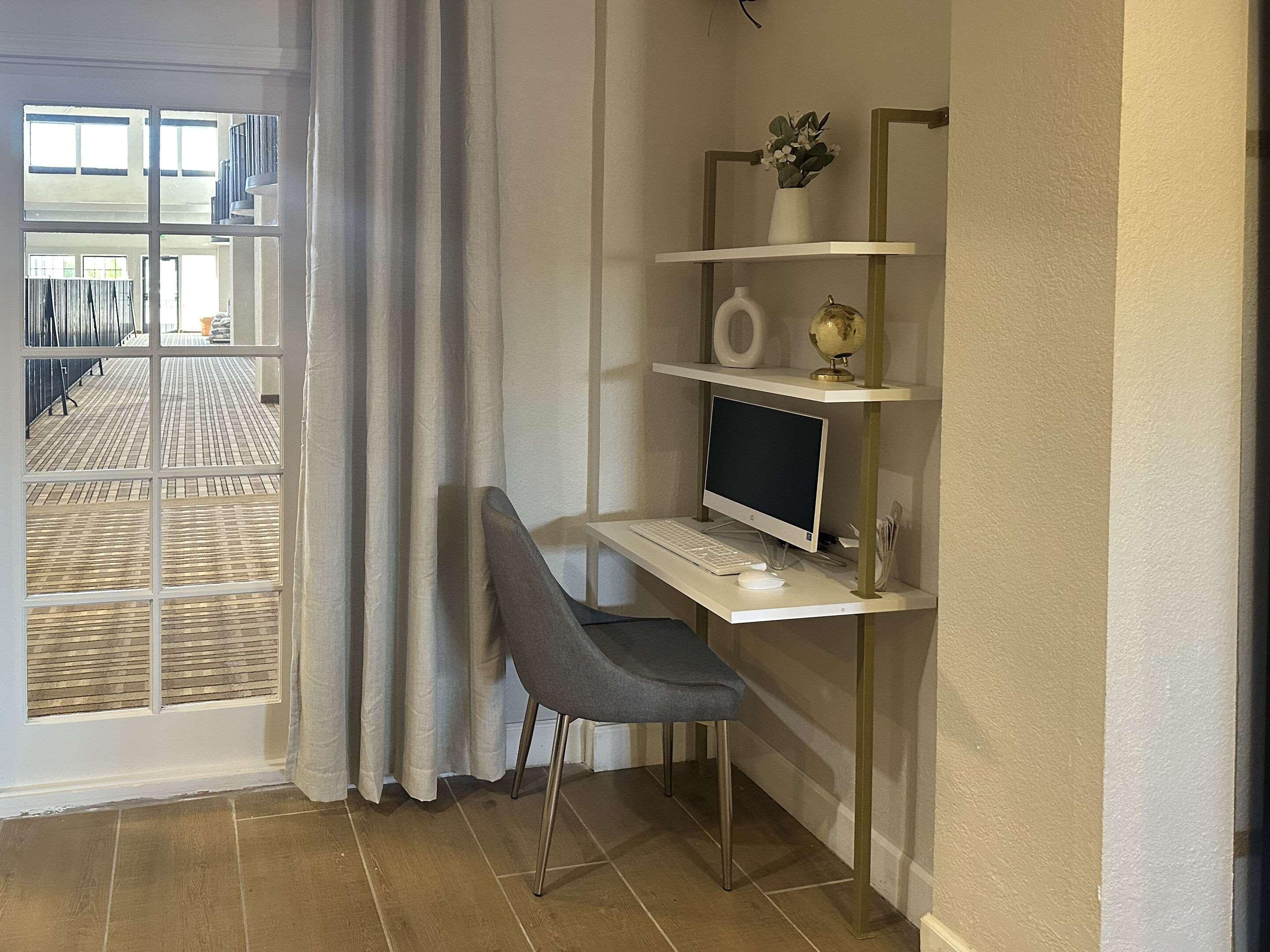 Vista Lobby Clarion Pointe Winslow I-40