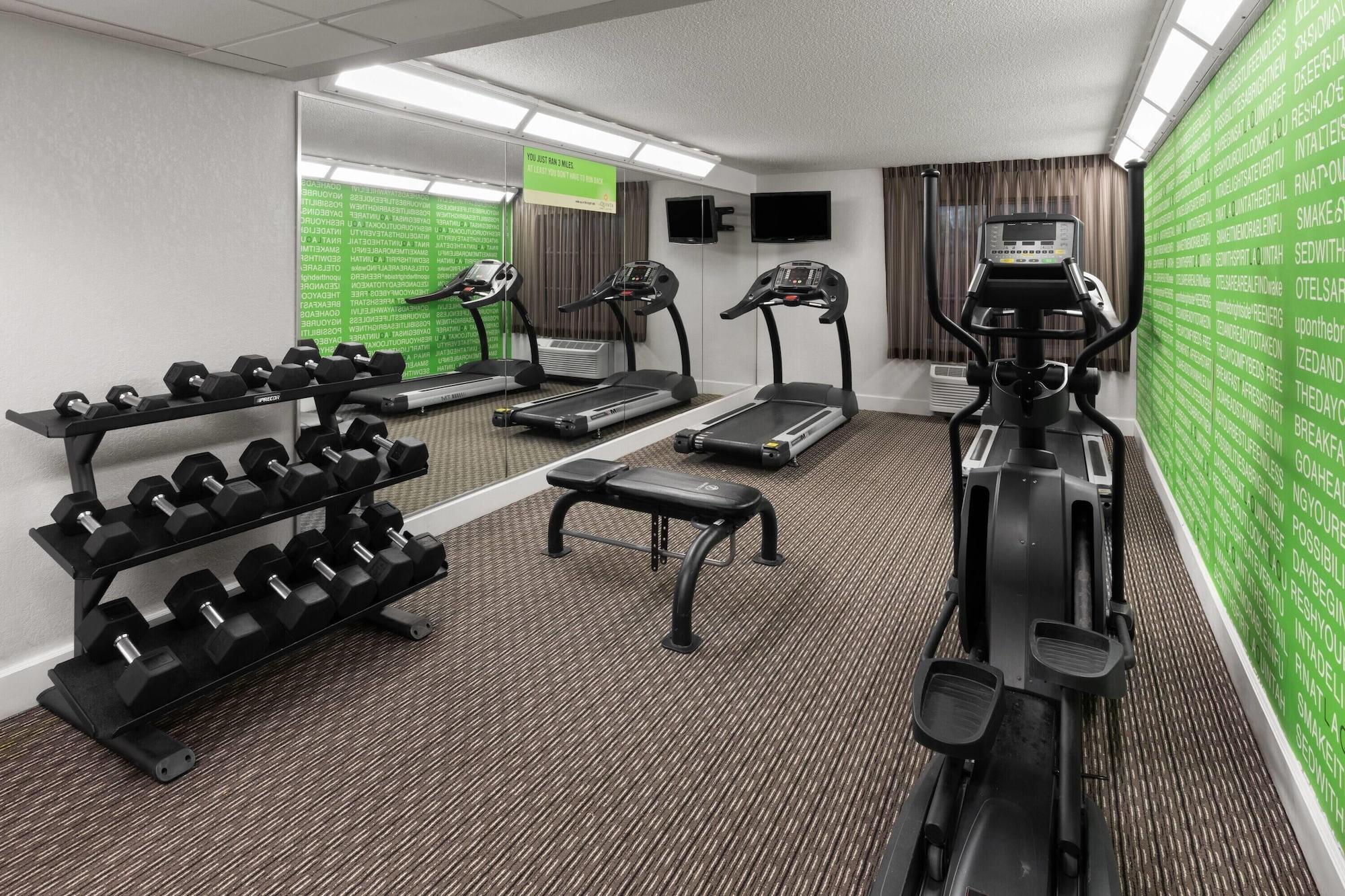 Gimnasio La Quinta Inn & Suites by Wyndham San Antonio Airport