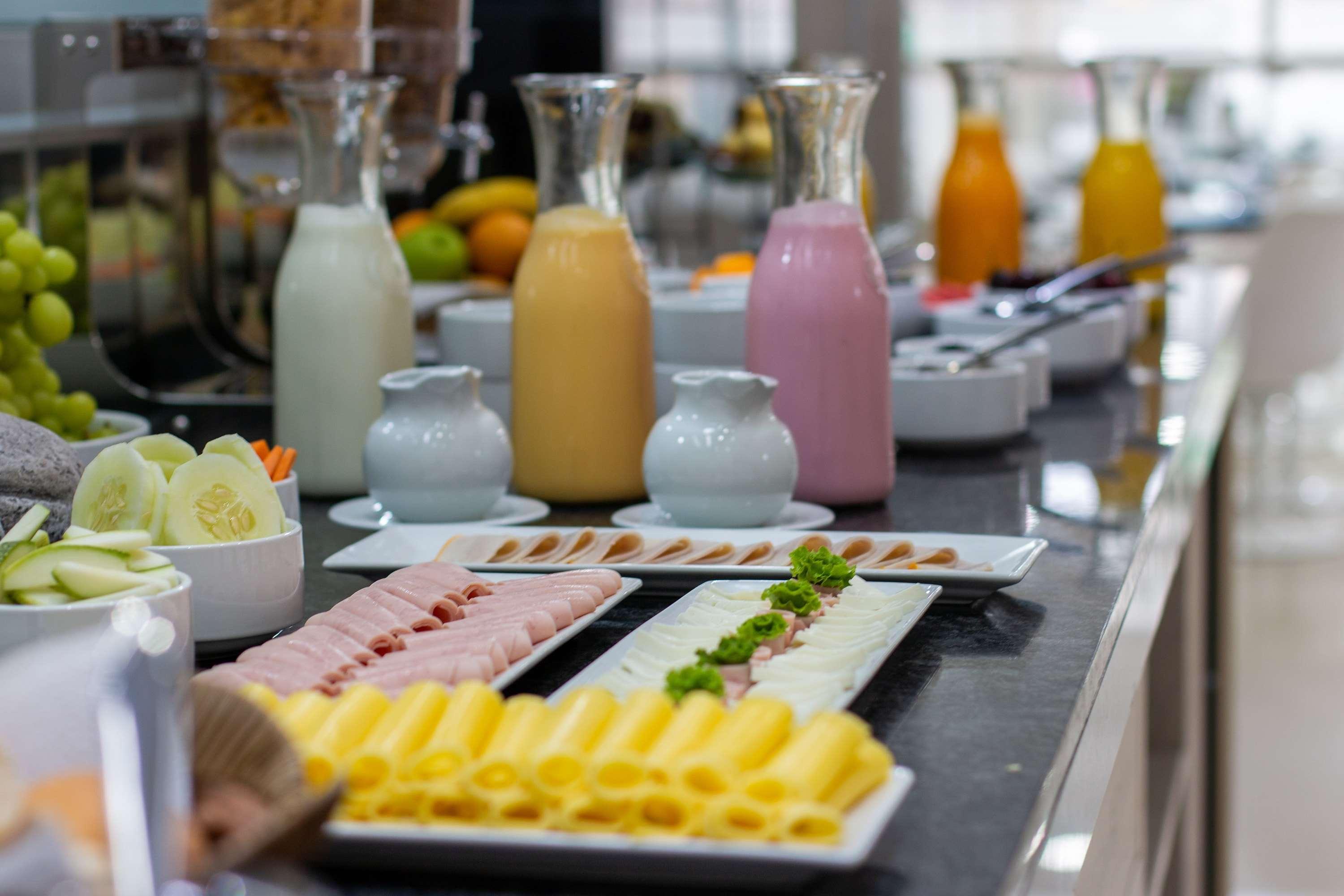 Restaurant Howard Johnson by Wyndham Lima Miraflores ArtHouse