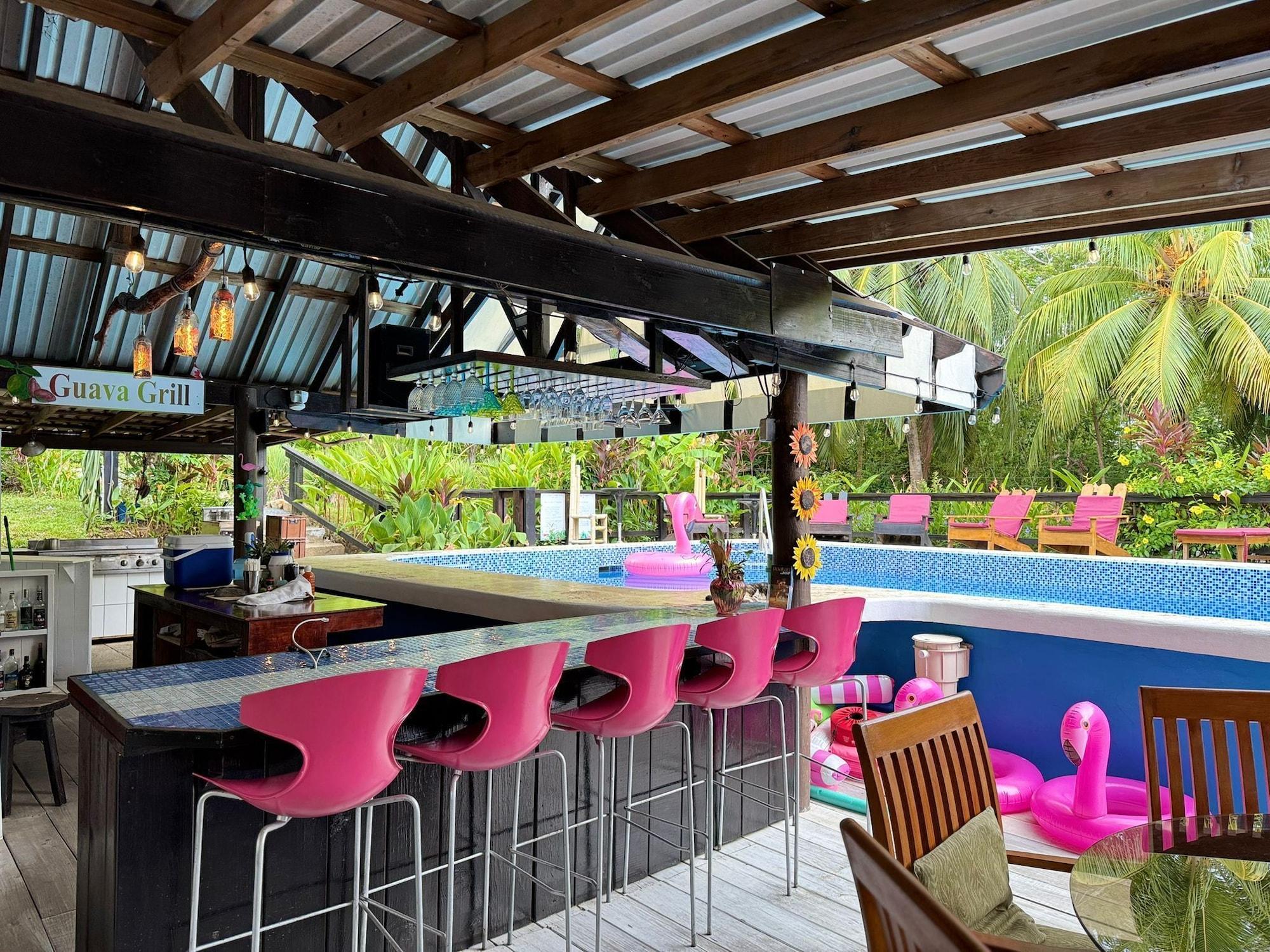 Bar/Salón Guava Grove Resort & Villas