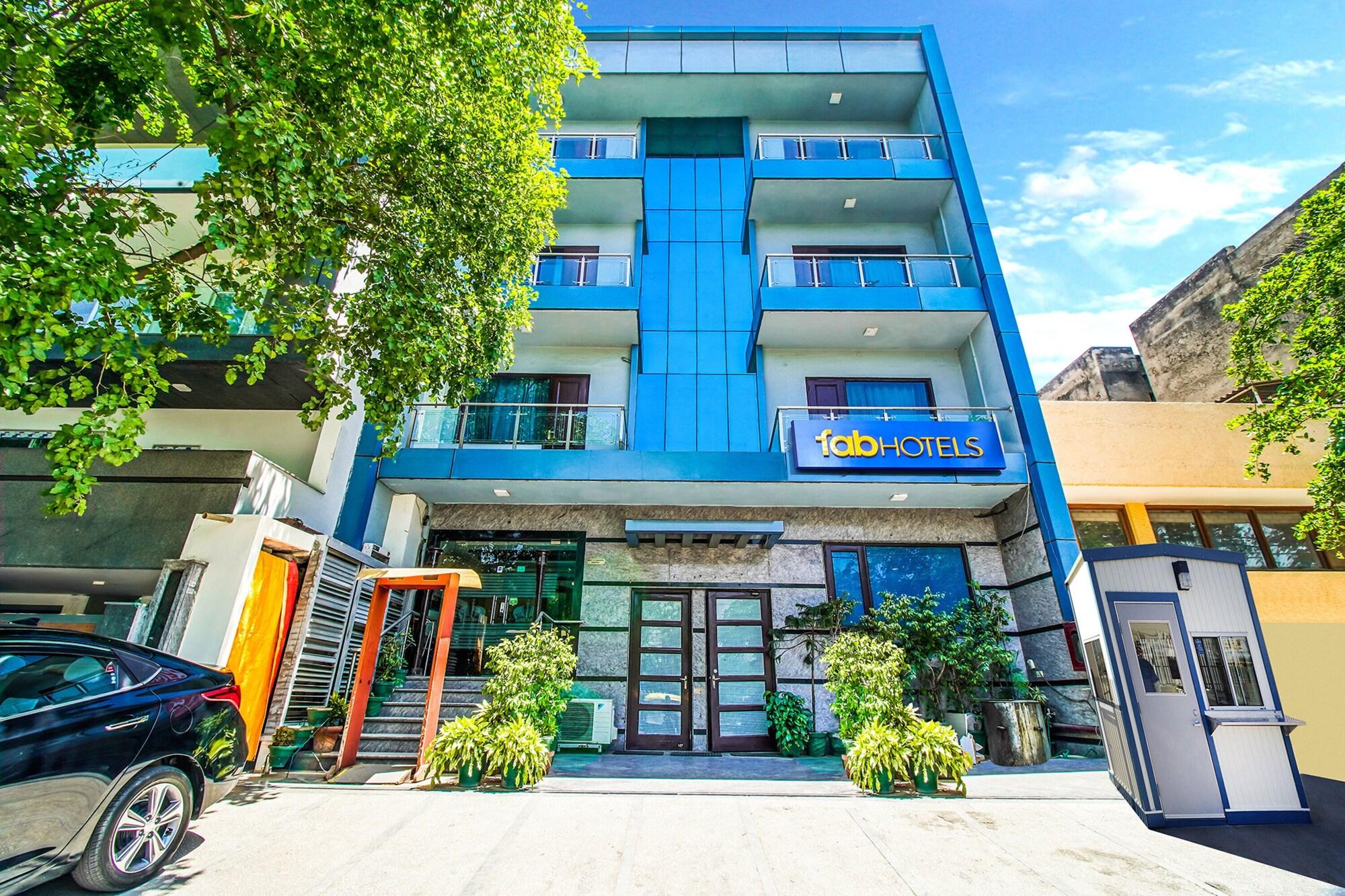 Varios Fabhotel Signature Plaza