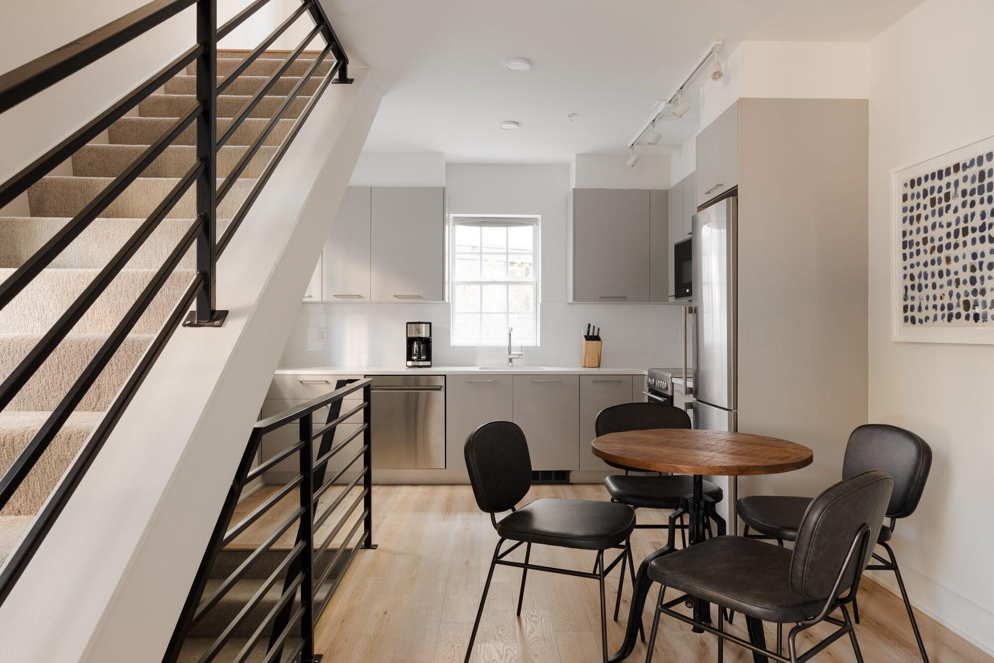 Restaurant Reside Navy Yard, a Wyndham Residence
