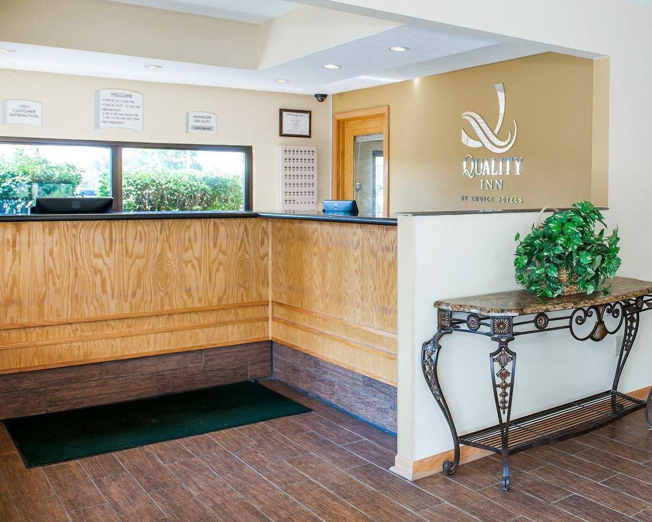 Vista Lobby Quality Inn & Suites Greensburg I-74
