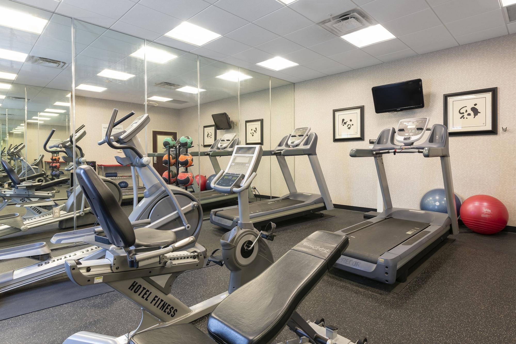 Gimnasio Holiday Inn Express Hotel & Suites New Philadelphia by IHG
