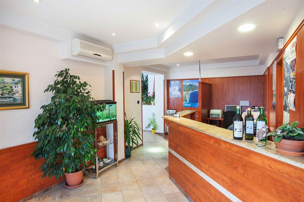 Vista Lobby Villa Vinka