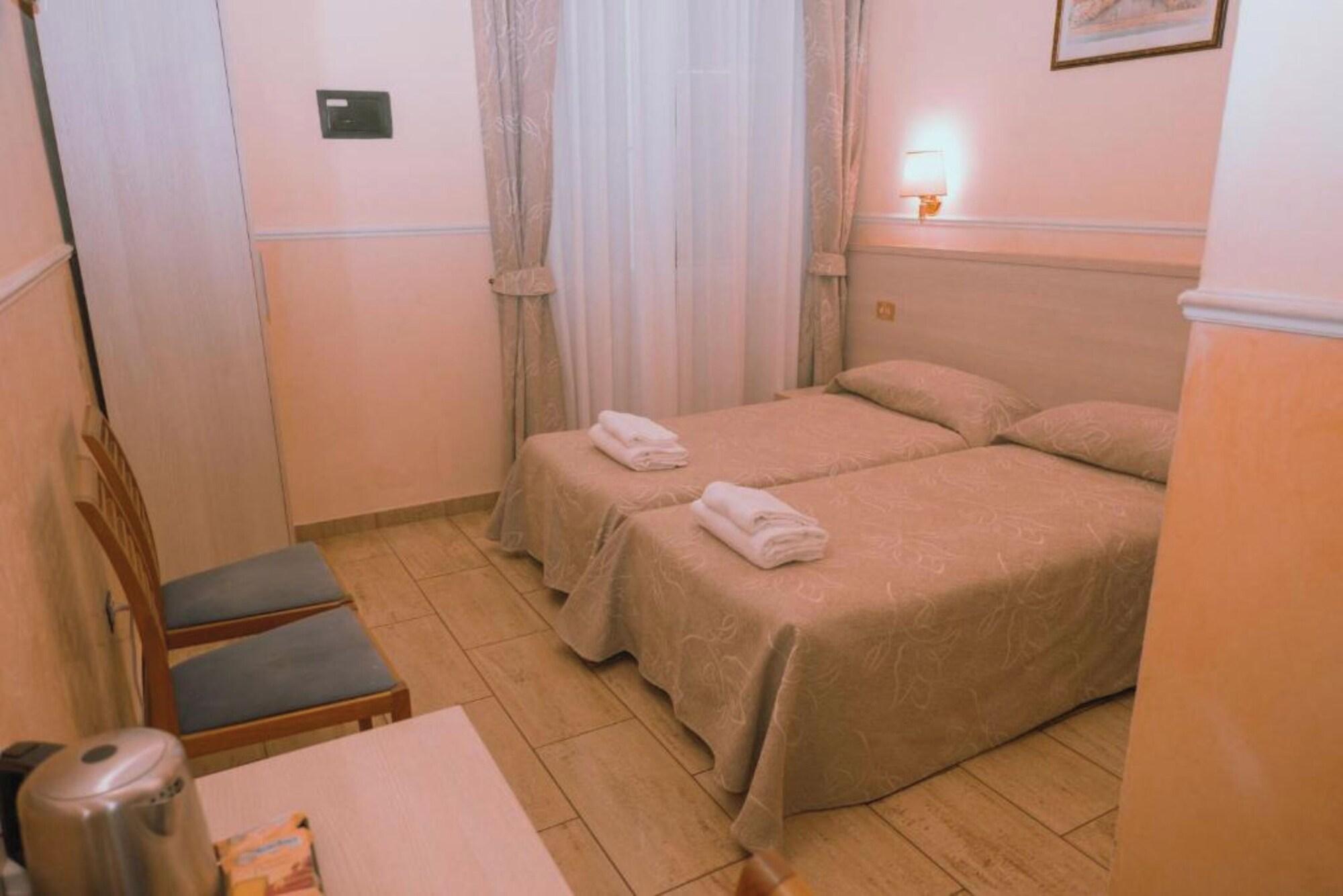 Varios Aristotele Hotel