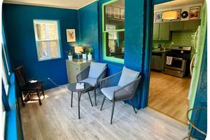 Alquiler Vacacional - Vintage City Chic: The Artist's Haven. 5 Blocks from Lake Michigan!