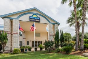 Alojamiento - Days Inn by Wyndham San Antonio Southeast/Frost Bank Center