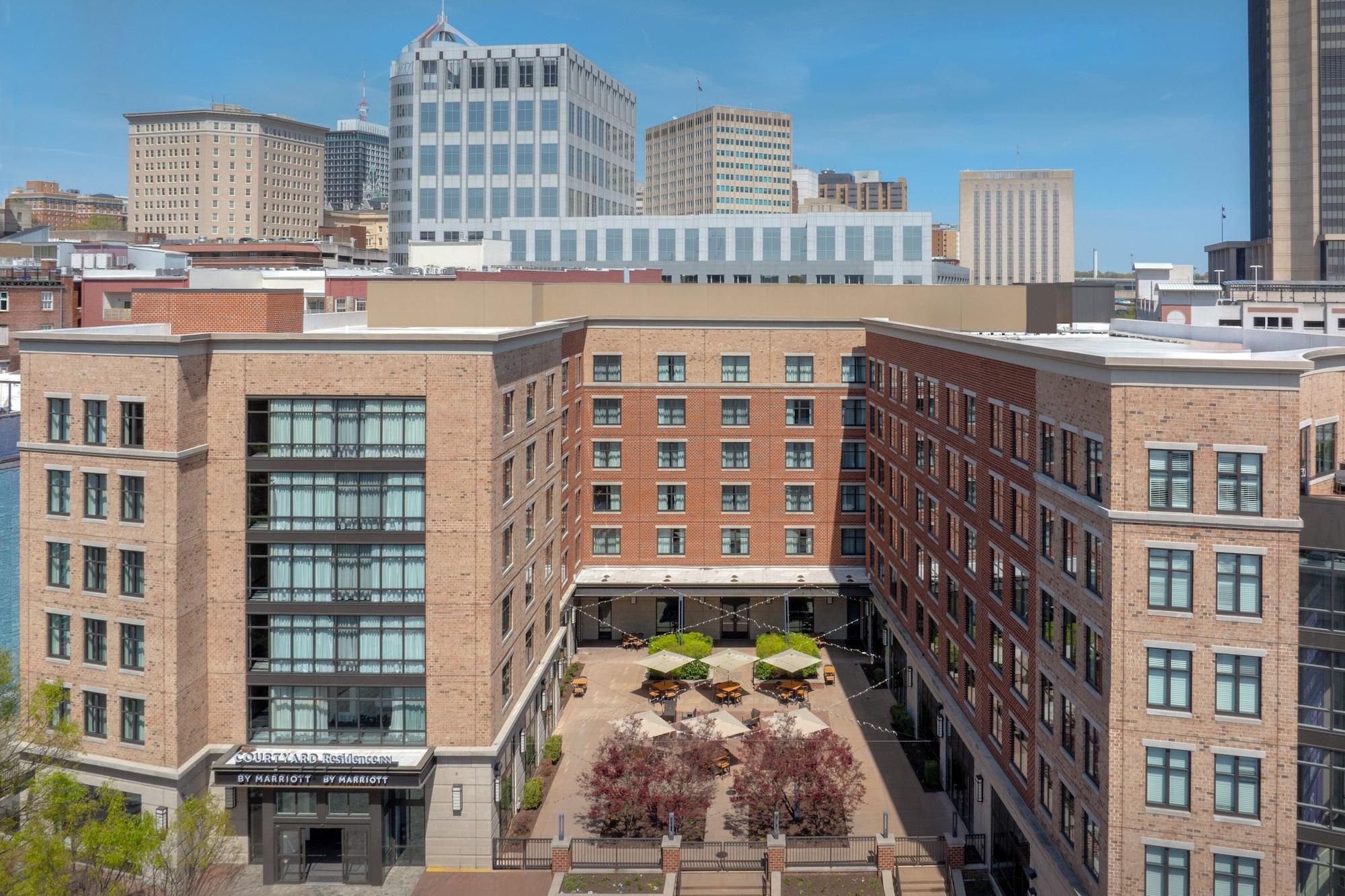 Vista Exterior Courtyard by Marriott Richmond Downtown