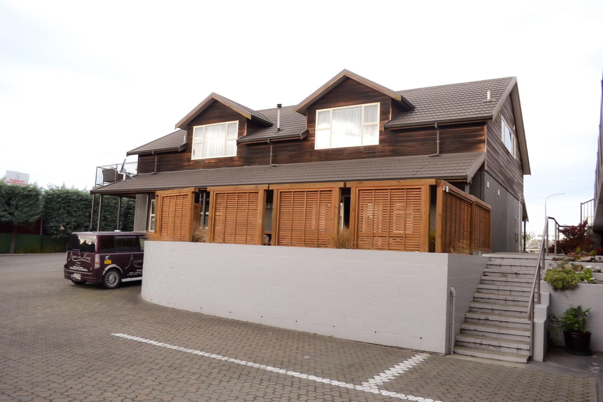 Varios Aspen on King Motel