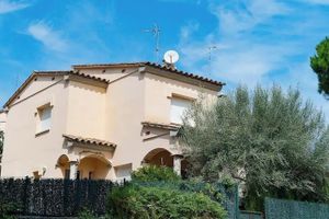 Alquiler Vacacional - House with pool and private garden
