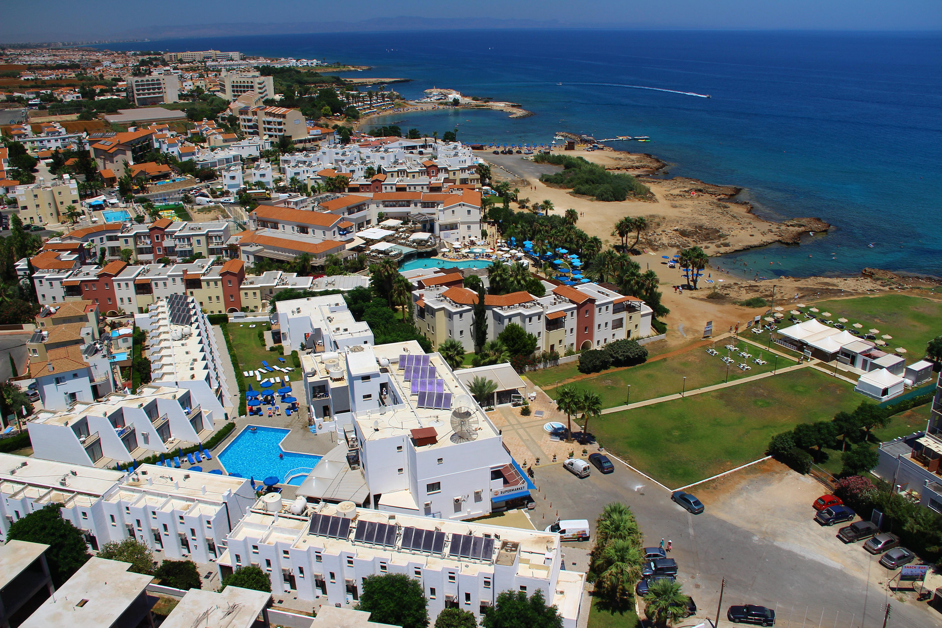 Vista Exterior Penelope Beach Hotel Apts