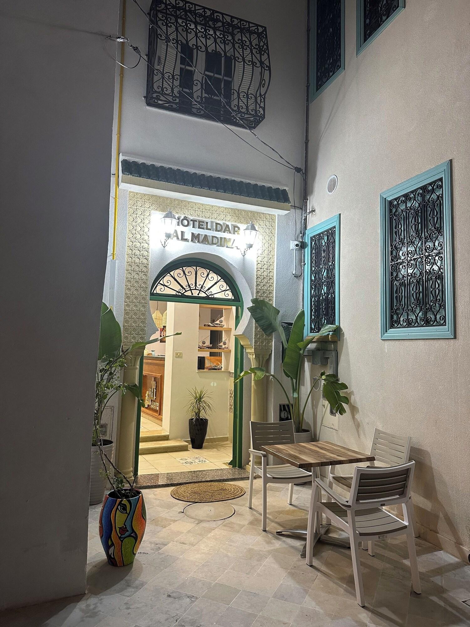 Vista Exterior Hotel Dar Al Madina