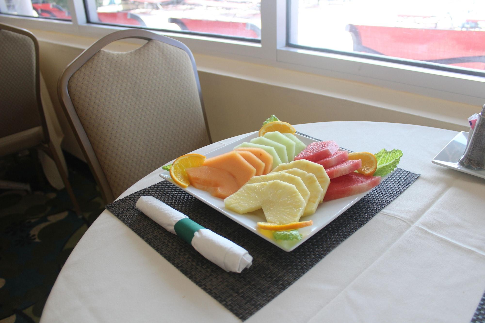 Restaurant Ramada Plaza by Wyndham Marco Polo Beach Resort