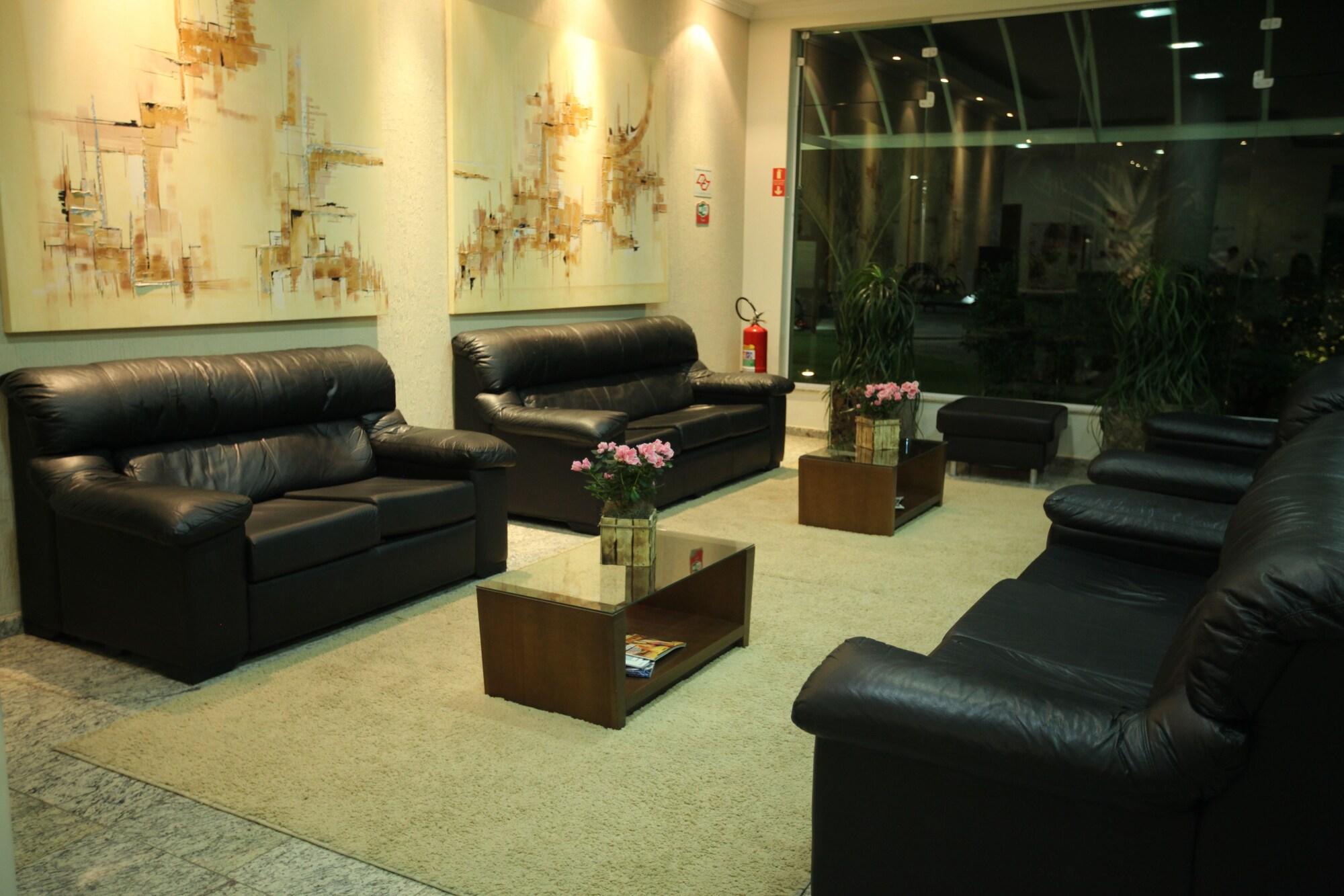 Vista do lobby Vinhedo Plaza Hotel