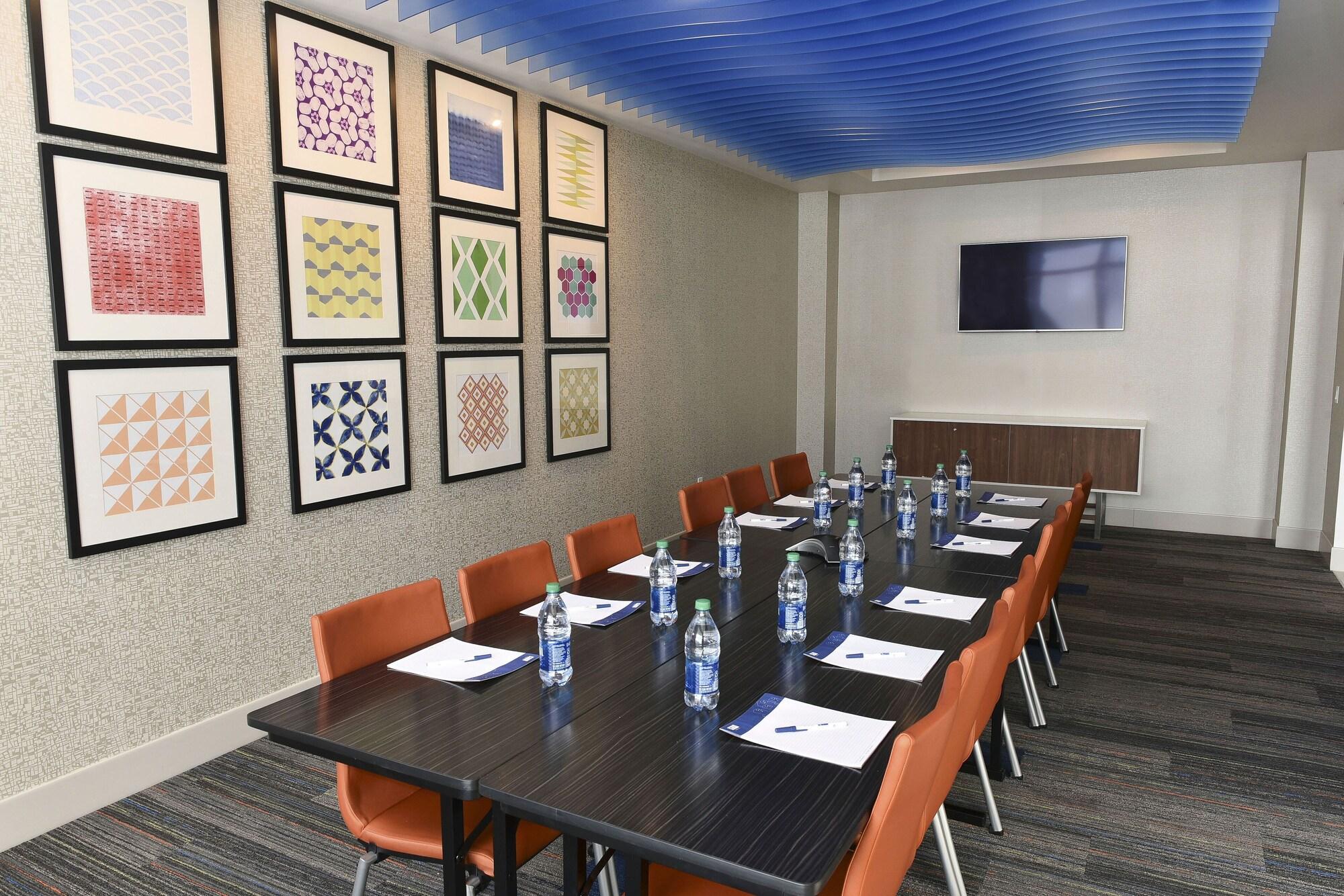 Sala de Reuniones Holiday Inn Express & Suites Madisonville by IHG