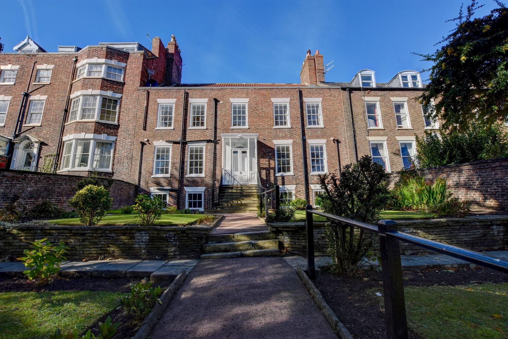 Vista Exterior White Linen Whitby, Room Only