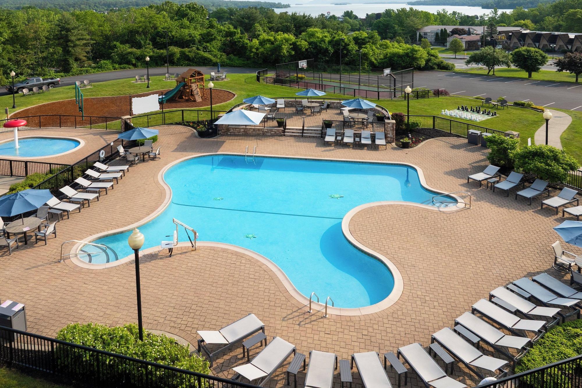 Vista Exterior Holiday Inn Resort Lake George - Adirondack Area by IHG