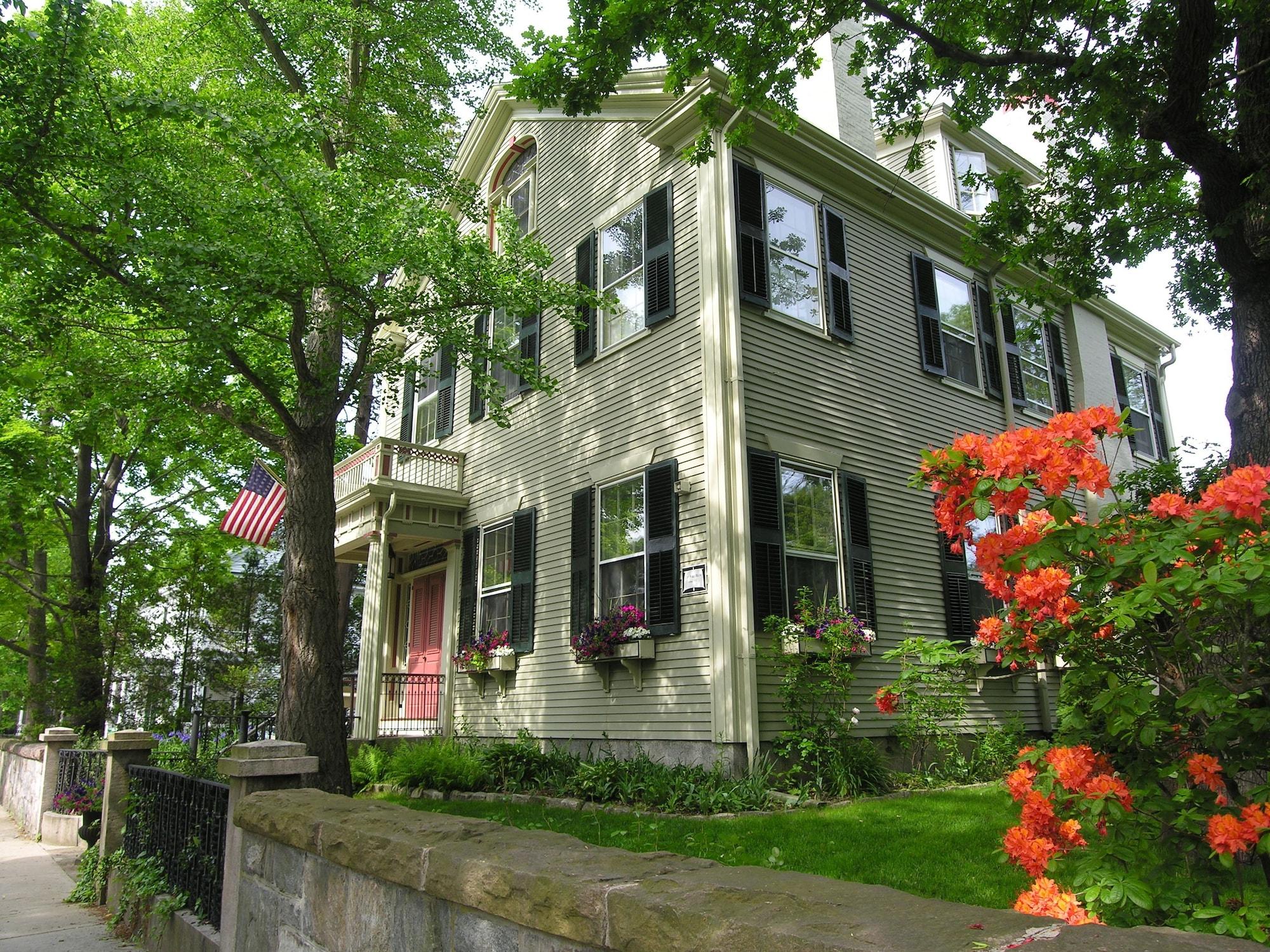 Varios Delano Homestead Bed & Breakfast