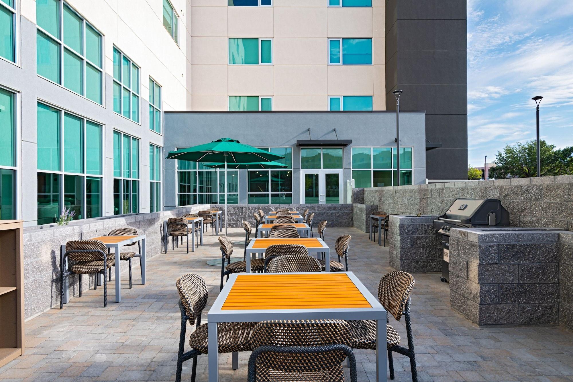 Vista Exterior Element Albuquerque Uptown