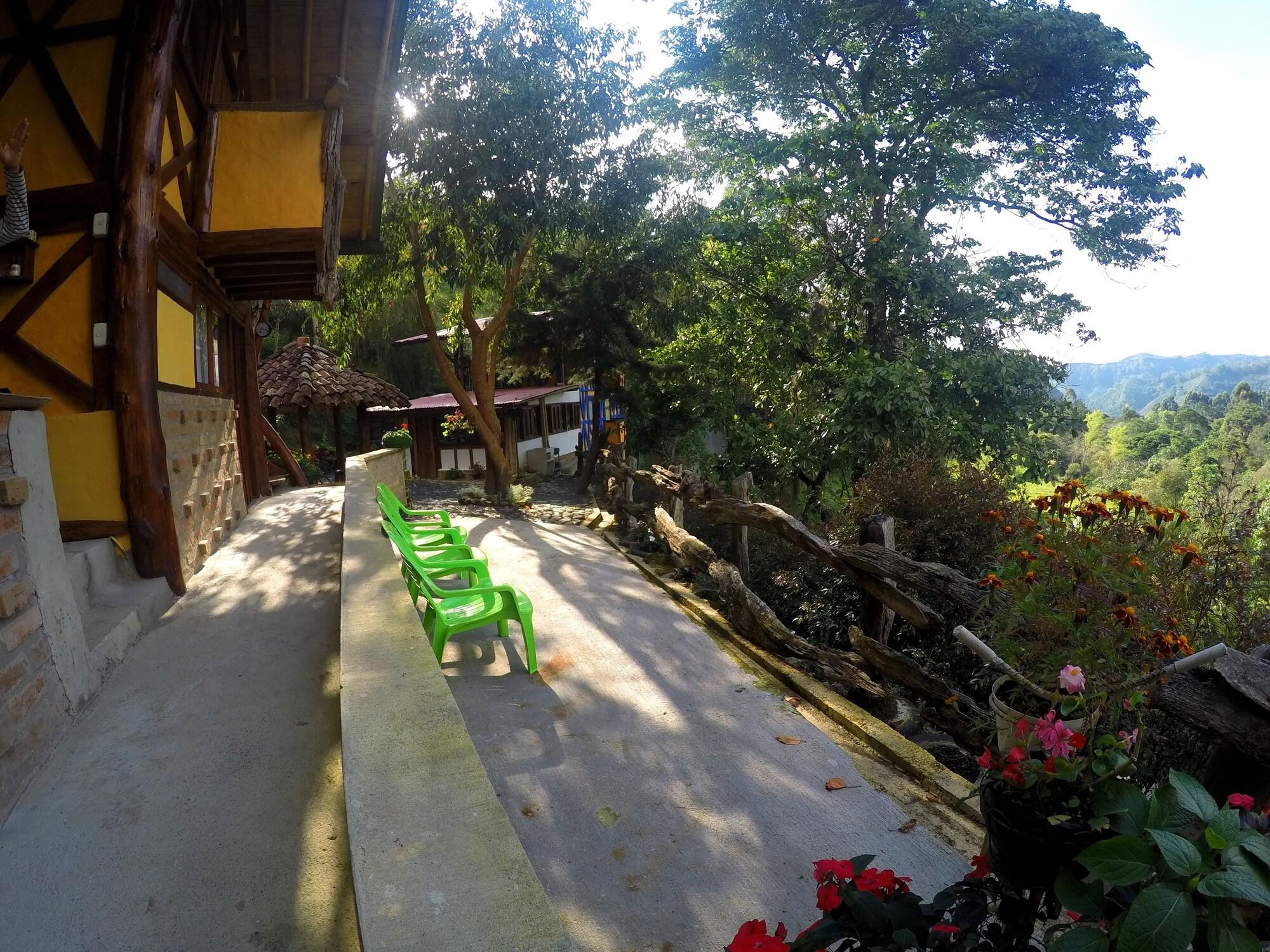 Comodidades del Alojamiento Ecorefugio Las Mirlas