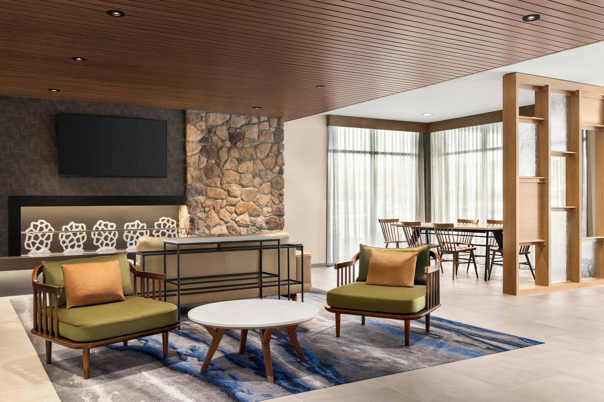 Vista Lobby Fairfield by Marriott Inn & Suites Bethlehem PA