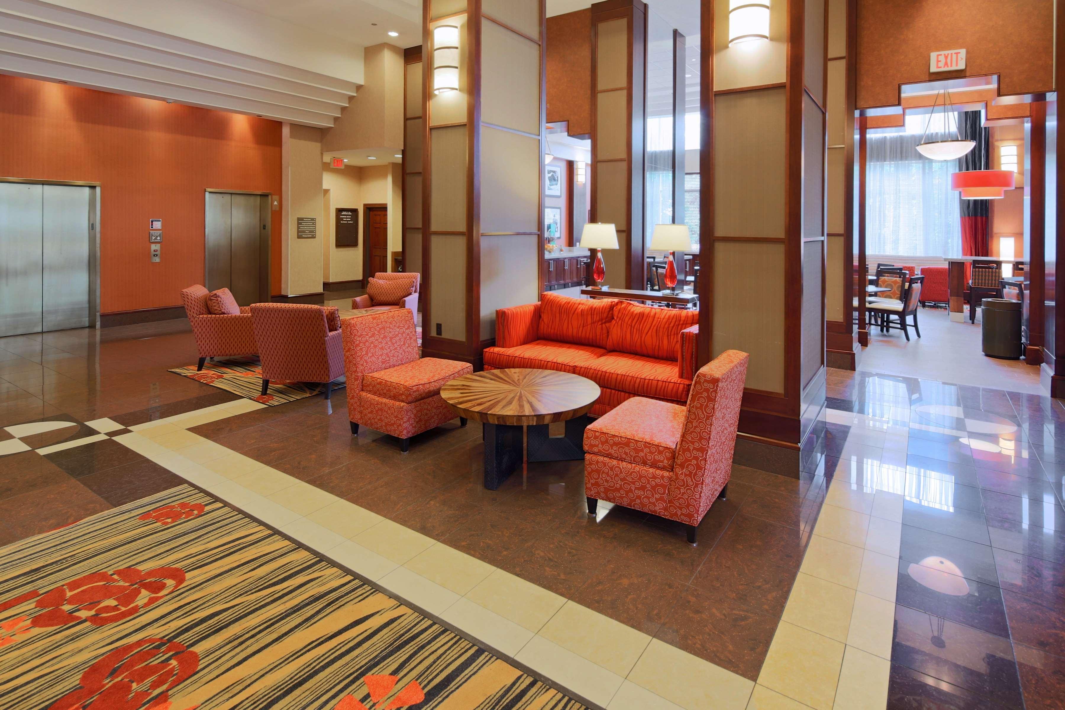 Vista Lobby Hampton Inn & Suites Arlington Crystal City DCA