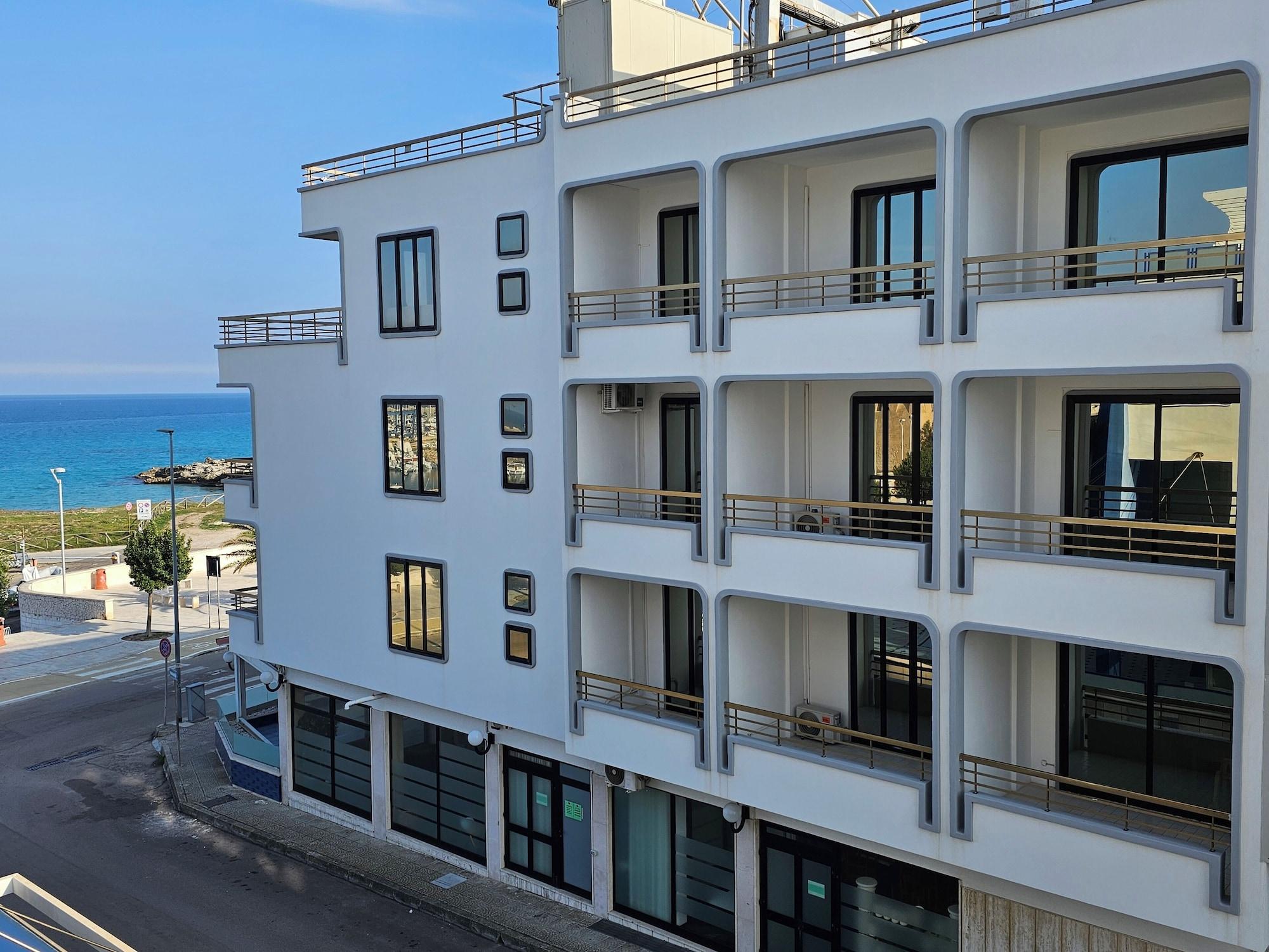 Varios Hotel Côte d'Est