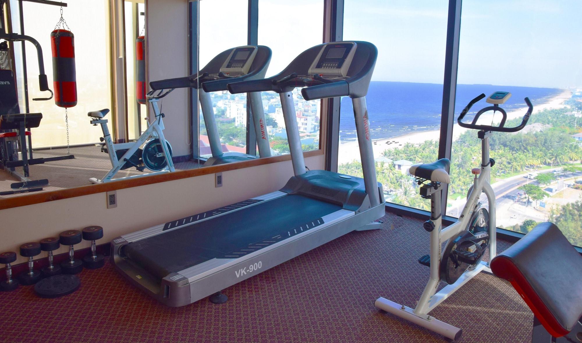Gimnasio Yarra Ocean Suites Danang