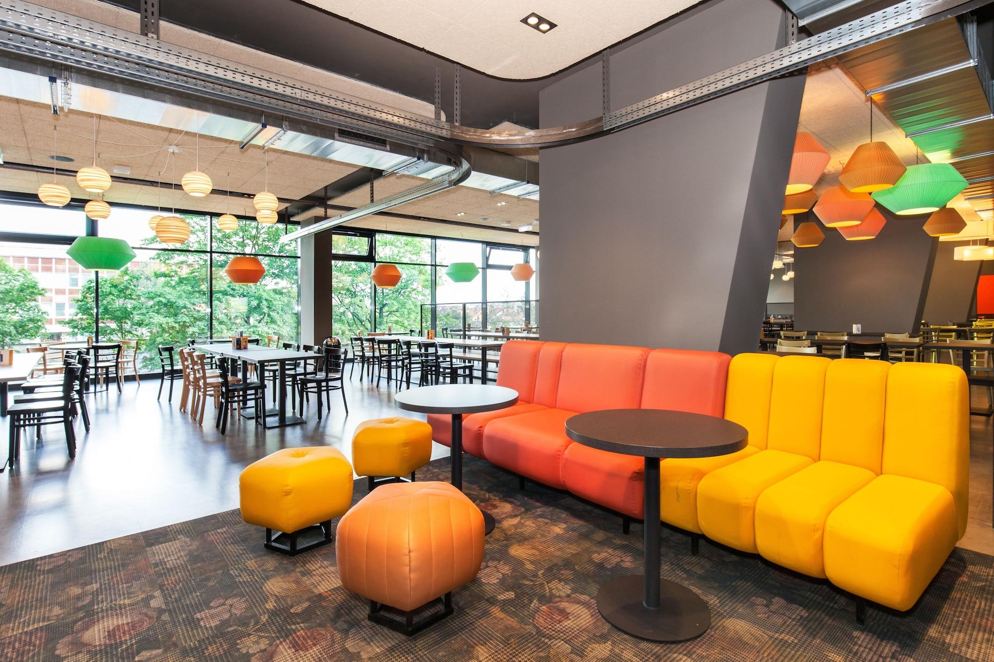 Vista Lobby a&o Prague Rhea