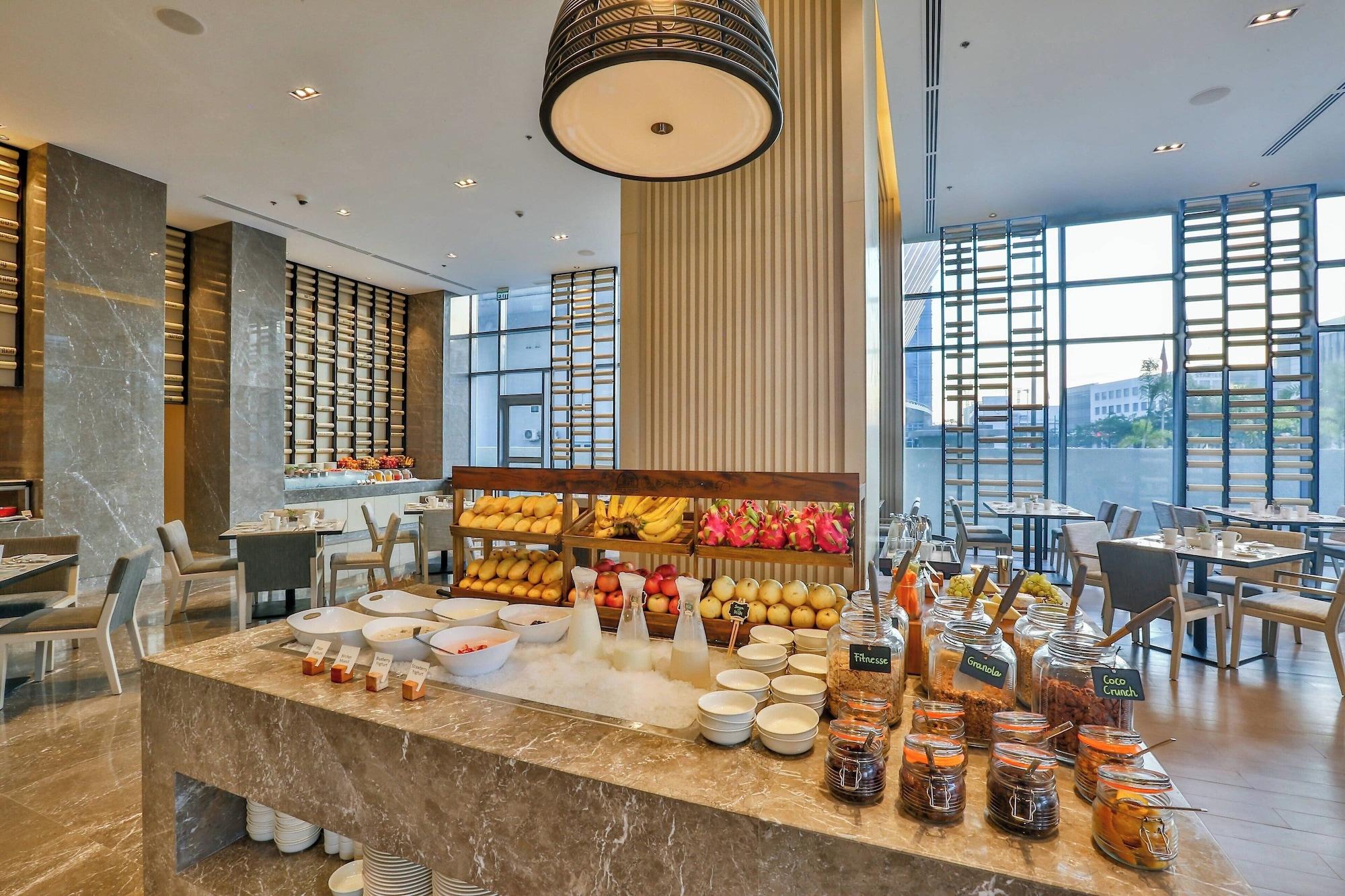 Restaurant Courtyard by Marriott Iloilo