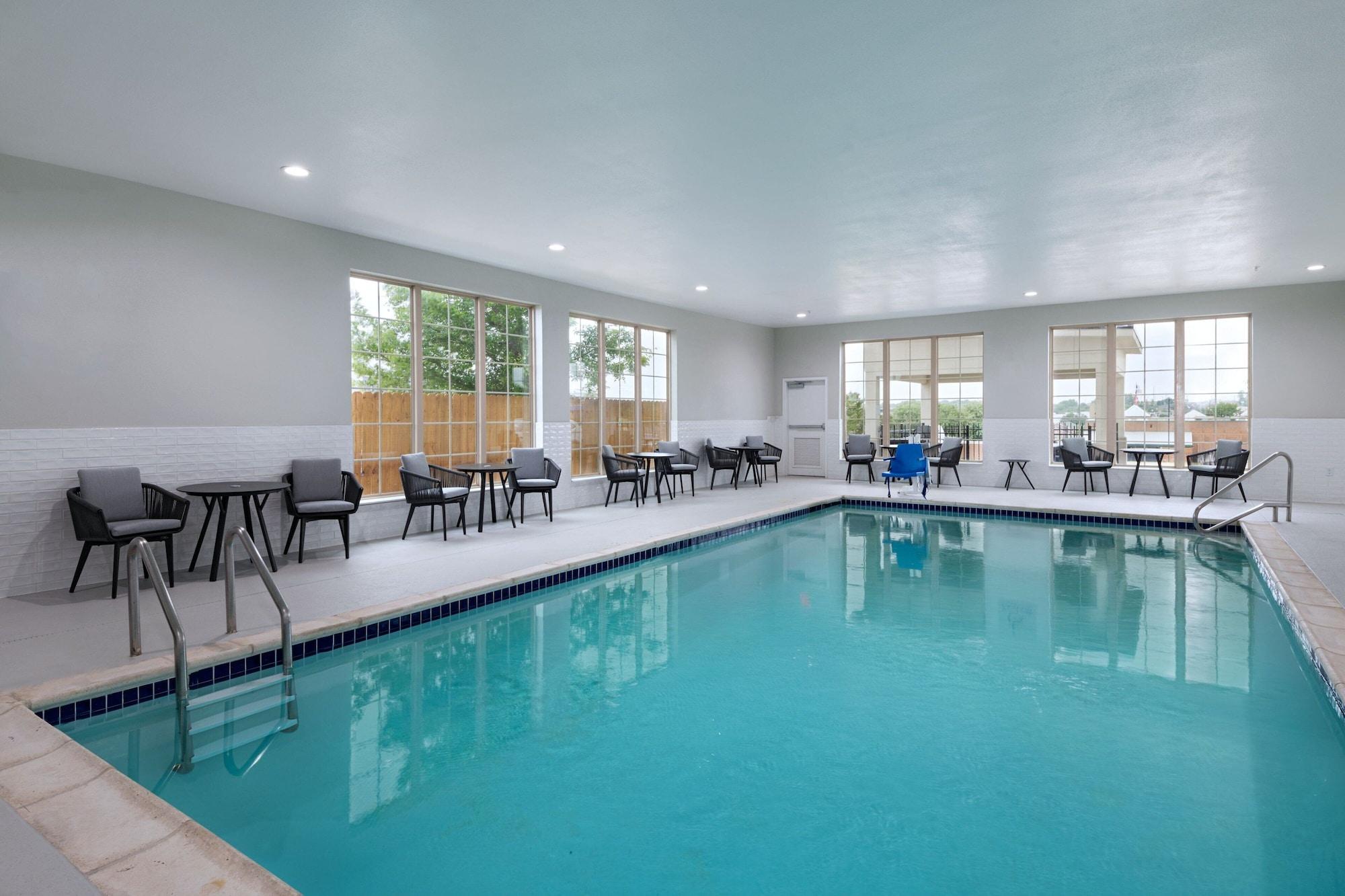 Vista Piscina TownePlace Suites Weatherford