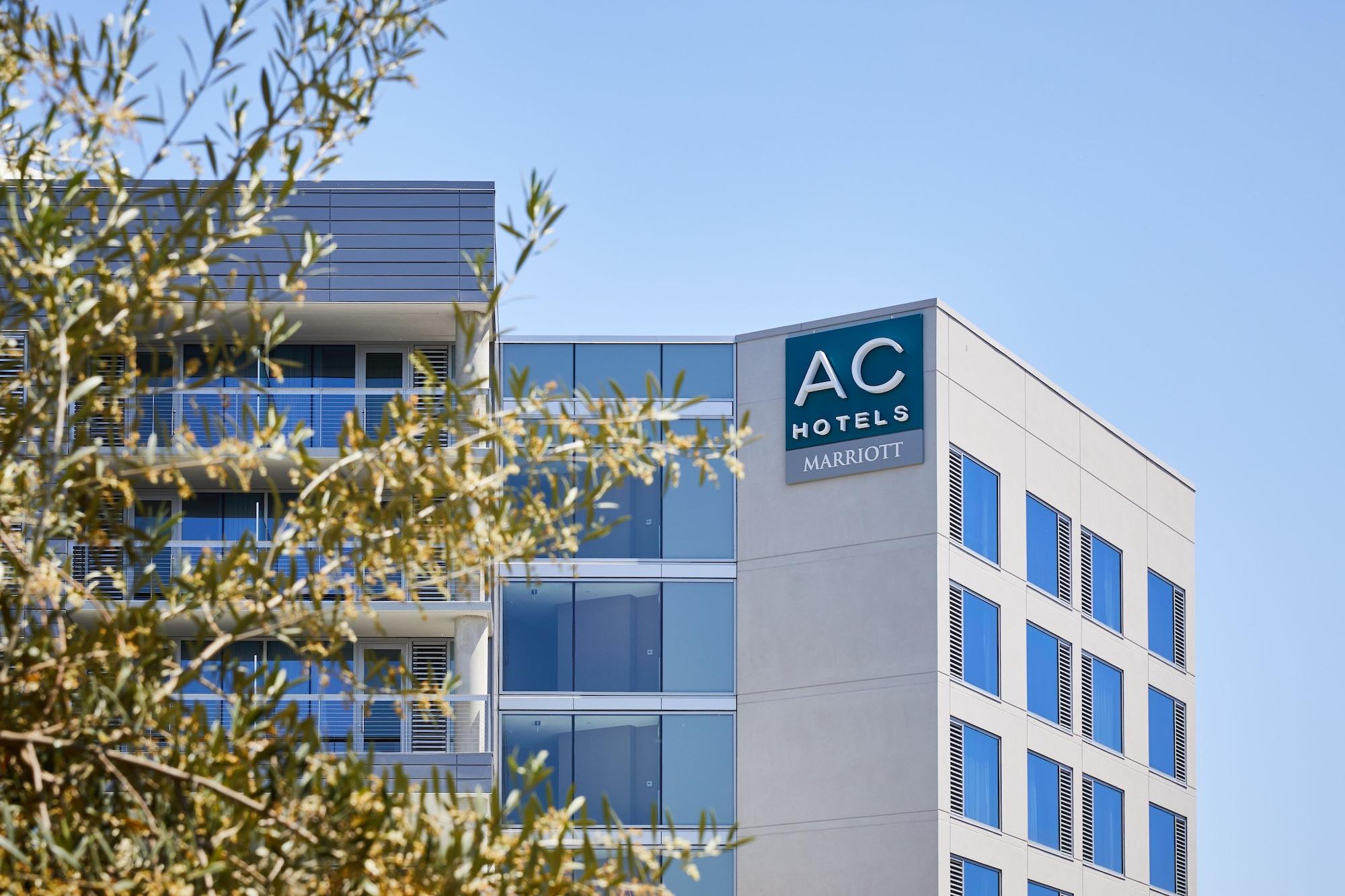 Vista Exterior AC Hotel Irvine