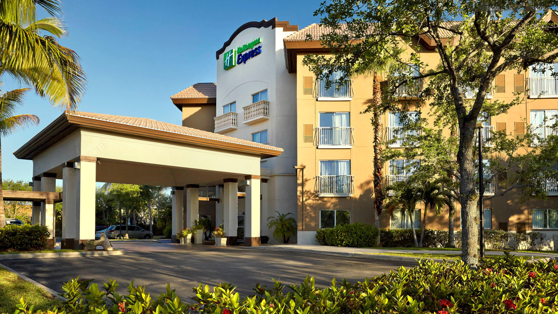 Vista Exterior Holiday Inn Express Hotel Naples Downtown - 5th Avenue