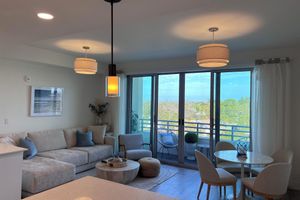 Alquiler Vacacional - Escape to Paradise: Charming 2BR Condo, Sarasota Bay - Serenity Meets City Vibes