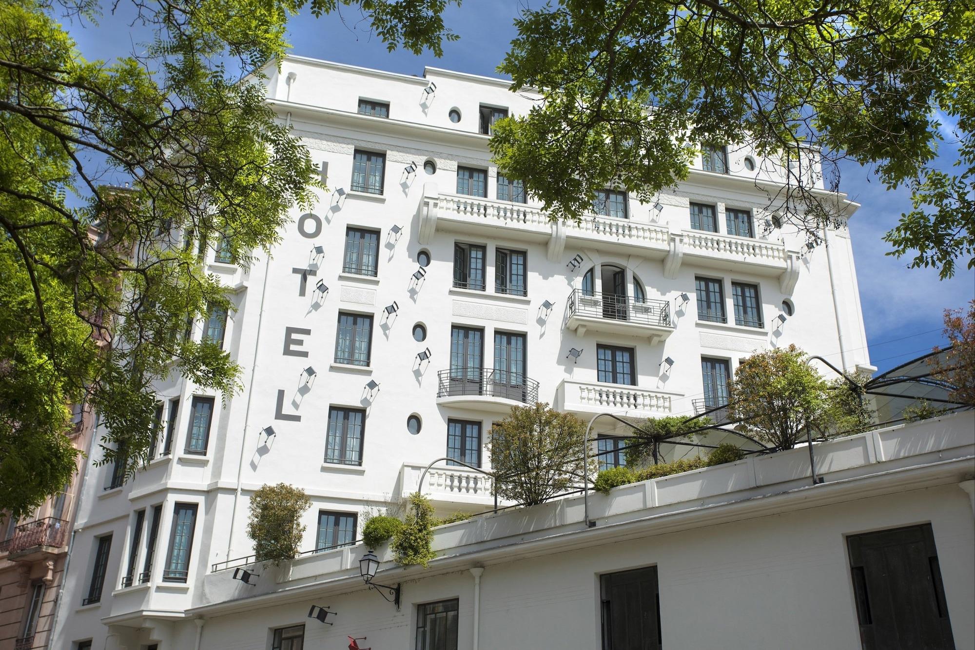 Vista Exterior Collège Hôtel