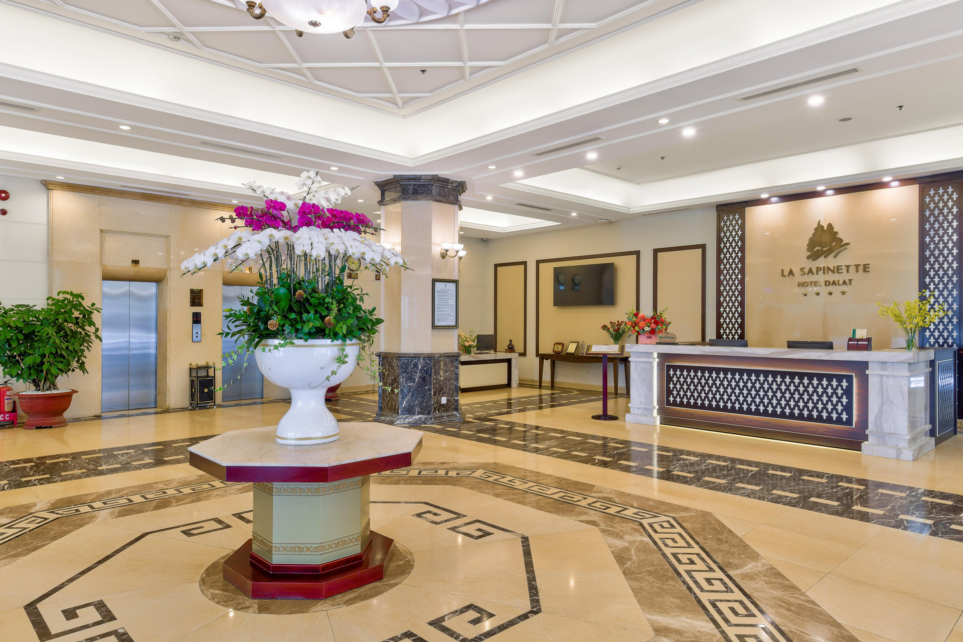 Vista Lobby La Sapinette Hotel Dalat