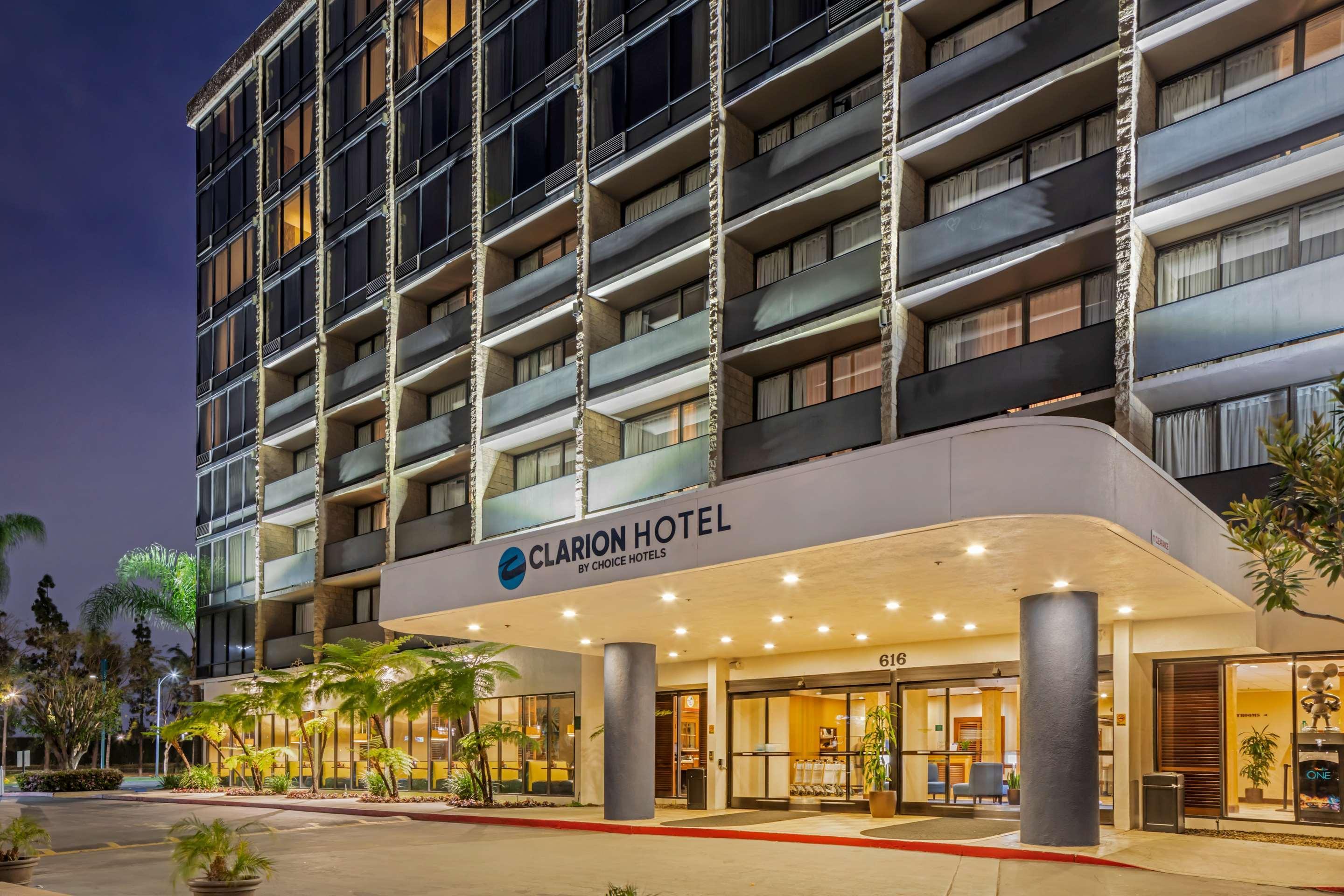 Vista Exterior Clarion Hotel Anaheim Resort