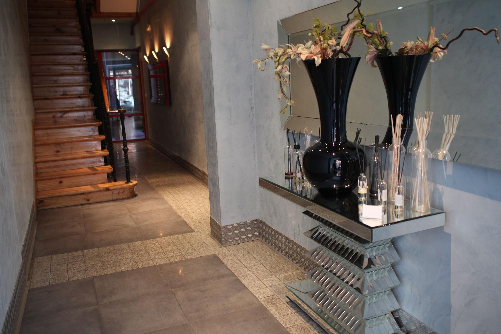 Vista Lobby AB Design Suites