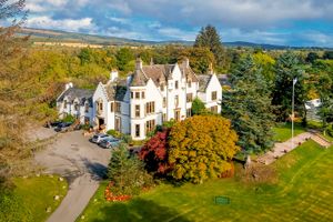 Alojamiento - Kincraig Castle Hotel