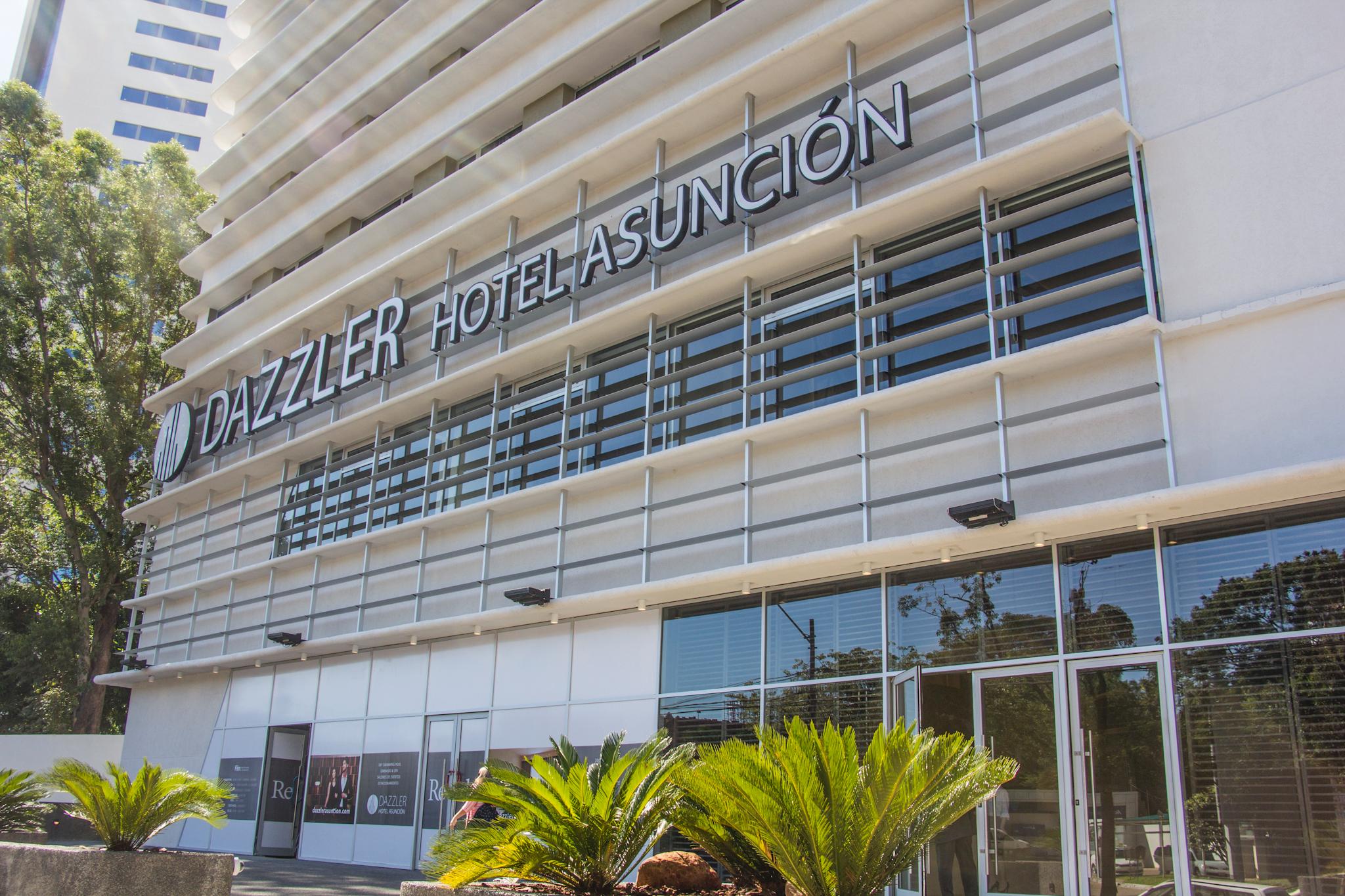 Vista Exterior Dazzler by Wyndham Asunción