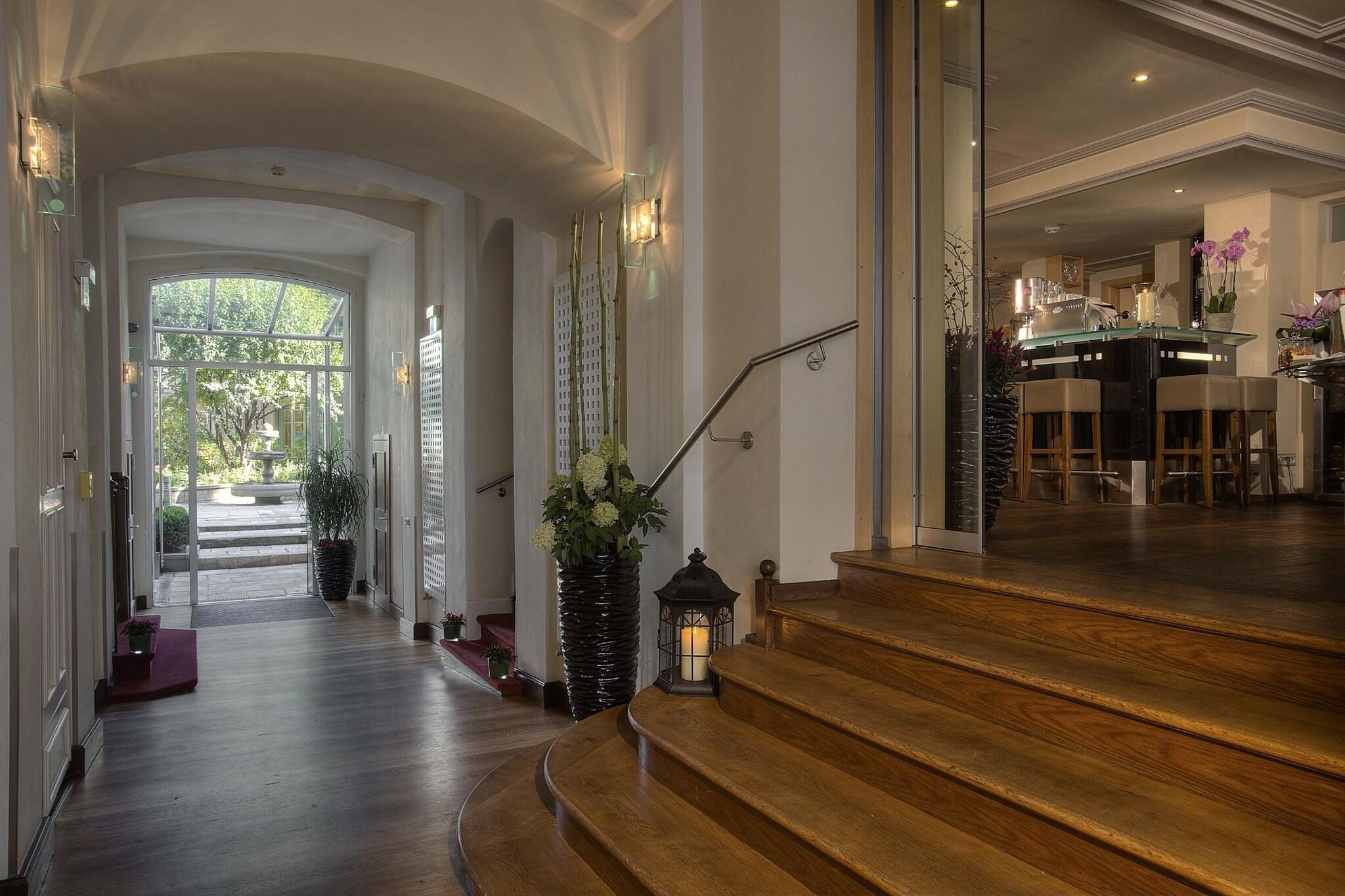 Vista Lobby MAXIMILIAN MUNICH Apartments & Hotel