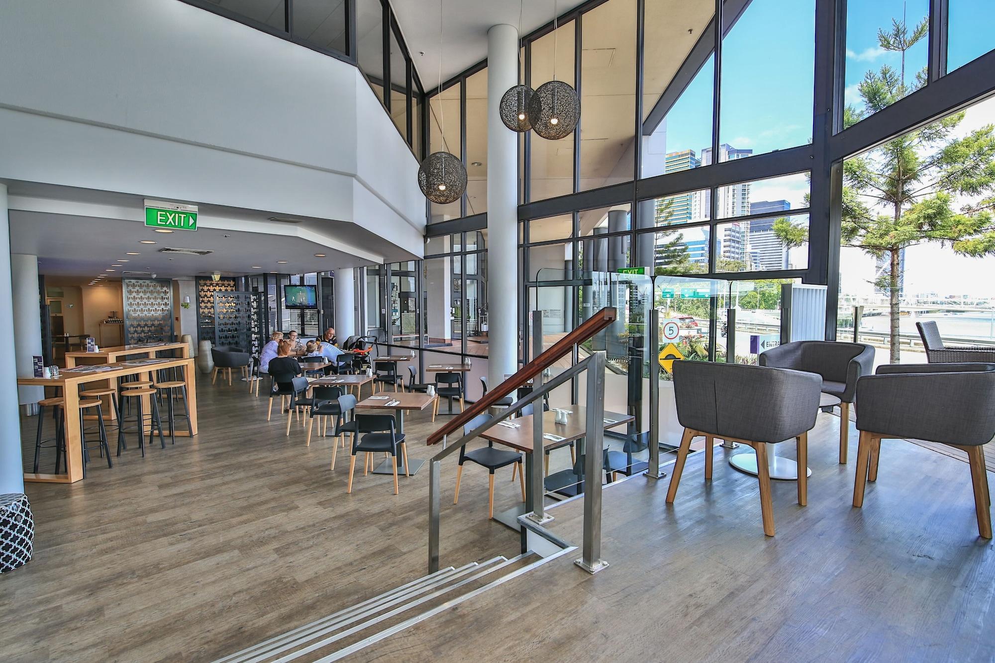 Restaurant Park Regis North Quay