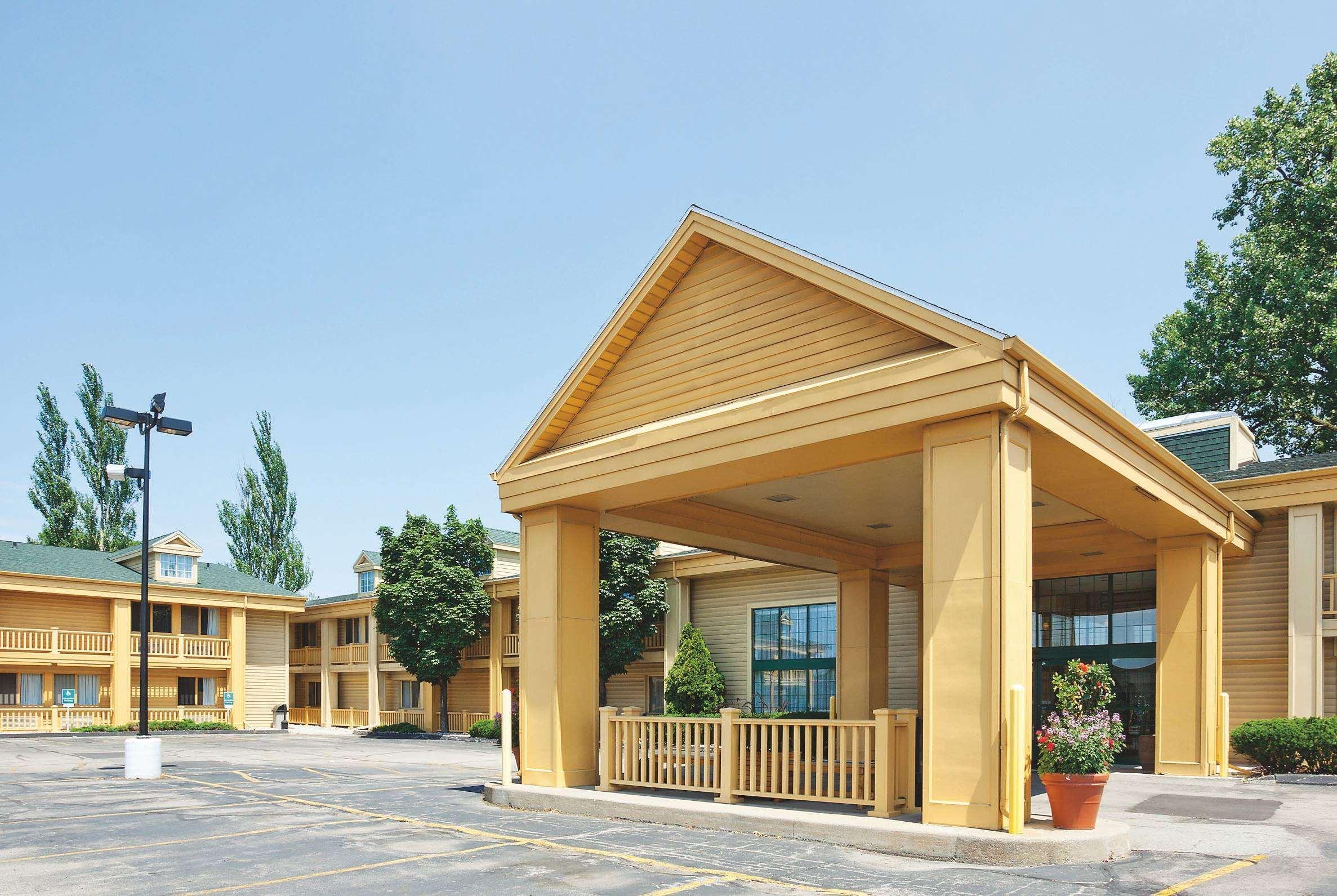Vista Exterior La Quinta Inn by Wyndham Oshkosh