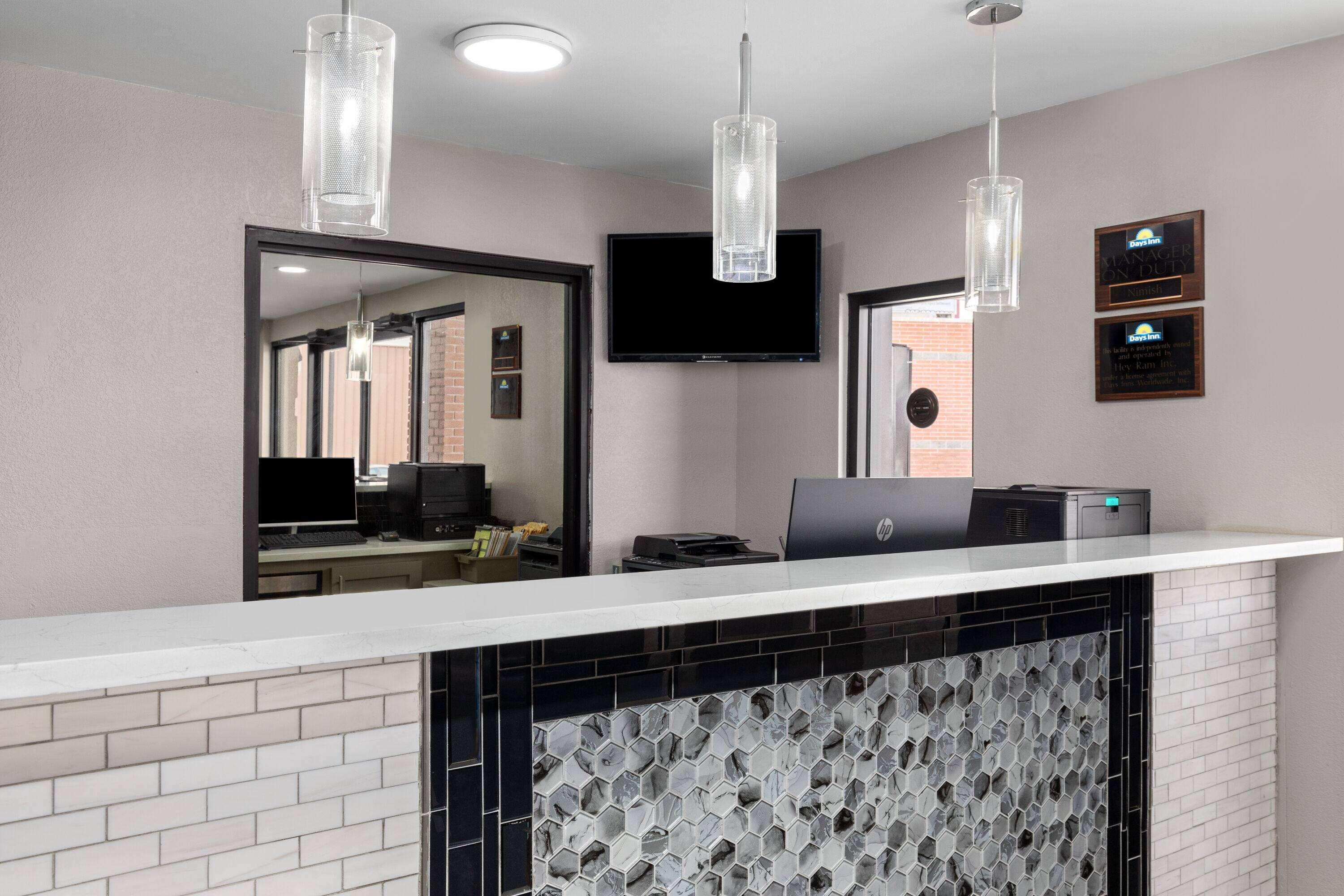 Vista Lobby Days Inn by Wyndham Childersburg