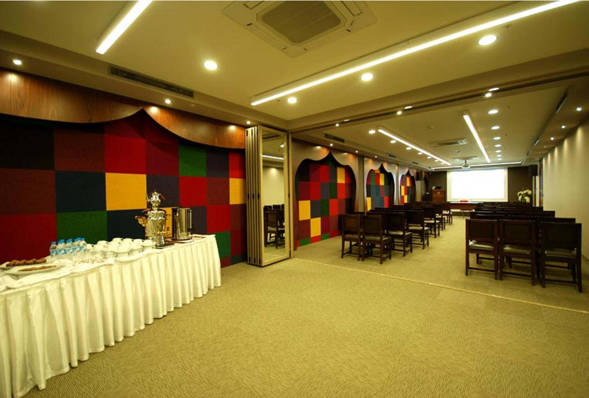Centro de Negocios Sultania Hotel