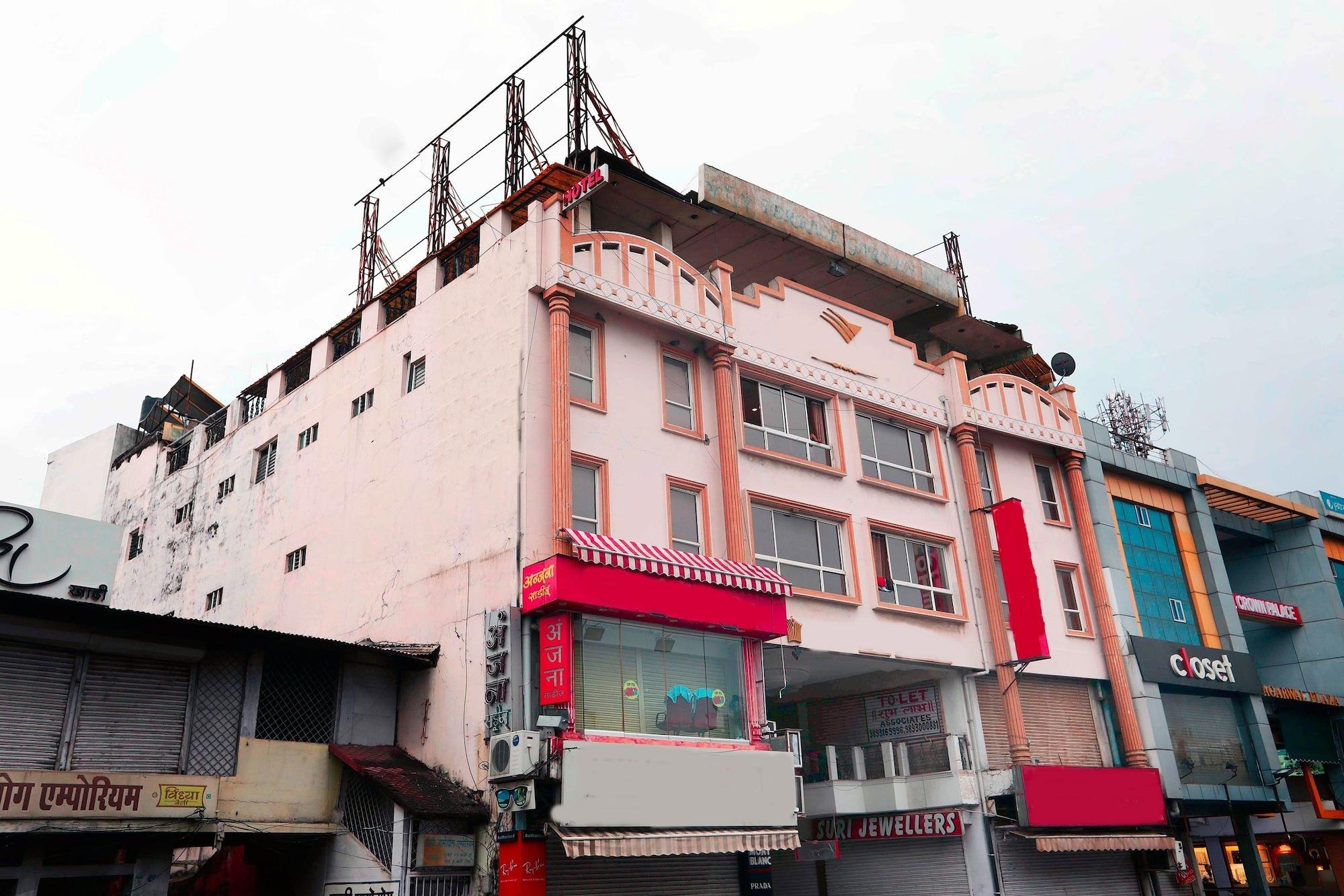 Vista Exterior OYO 4126 C T Palace