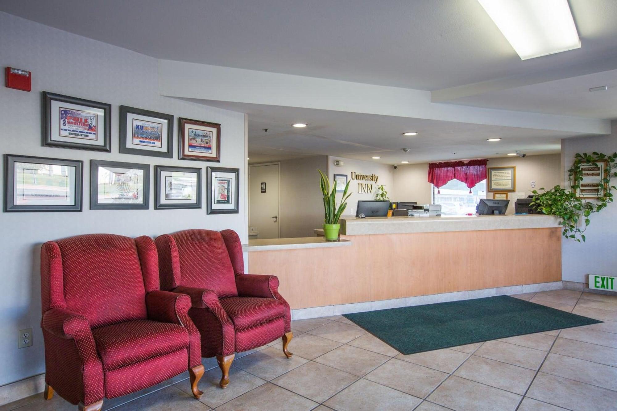 Vista Lobby University Inn