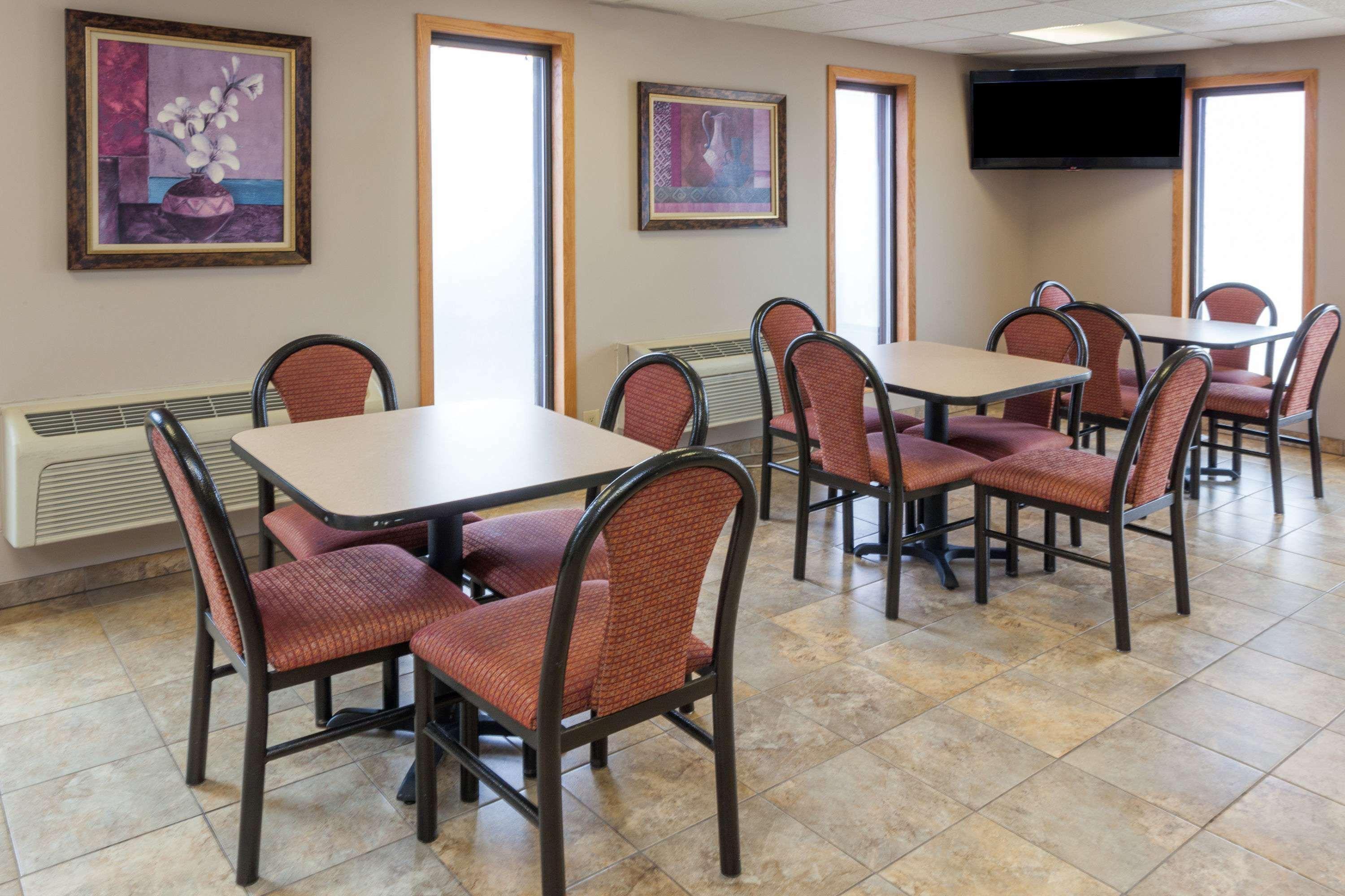 Restaurant Super 8 by Wyndham Michigan City