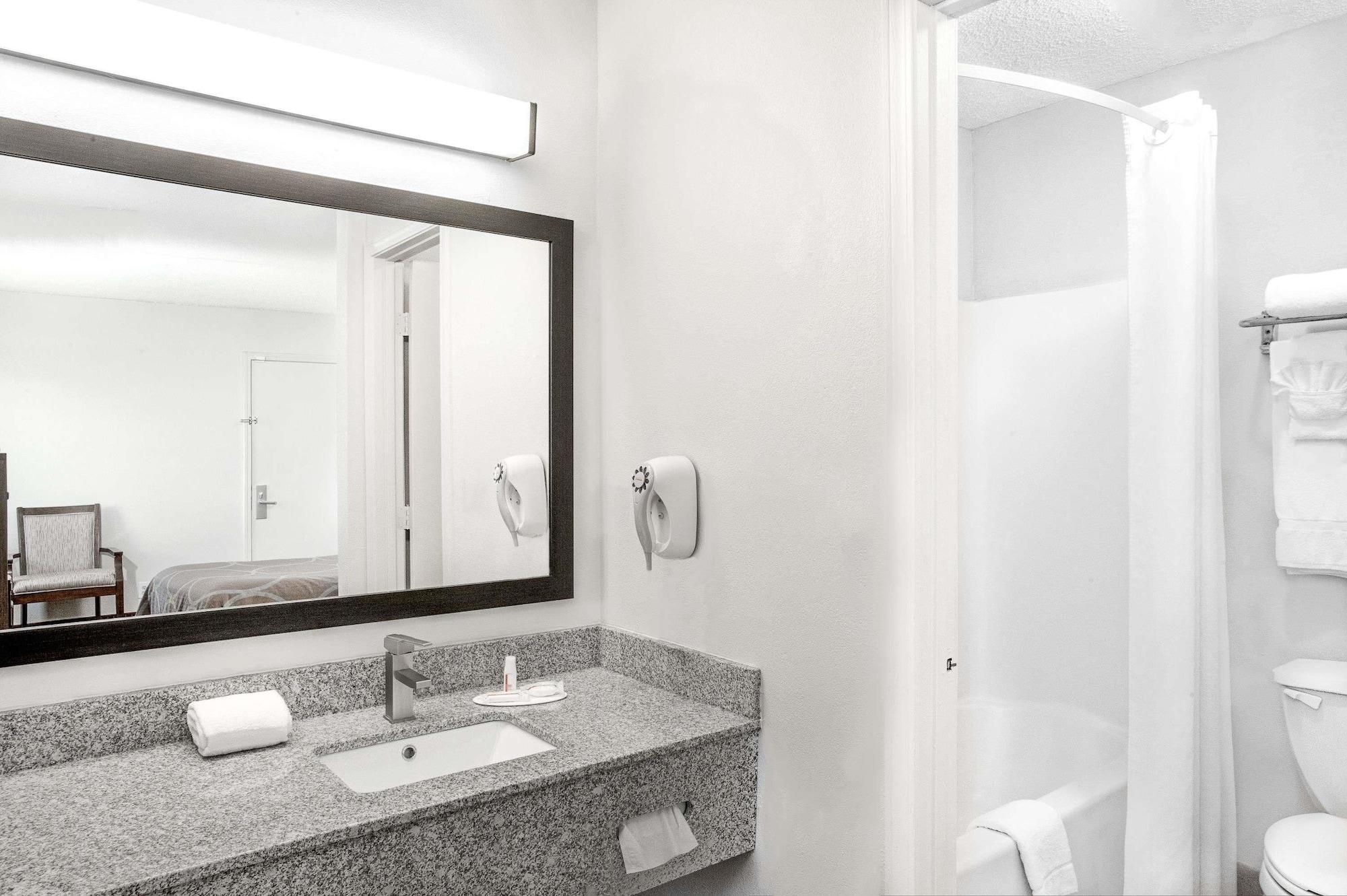 Equipamiento de Habitación Super 8 by Wyndham Lafayette / Purdue Area